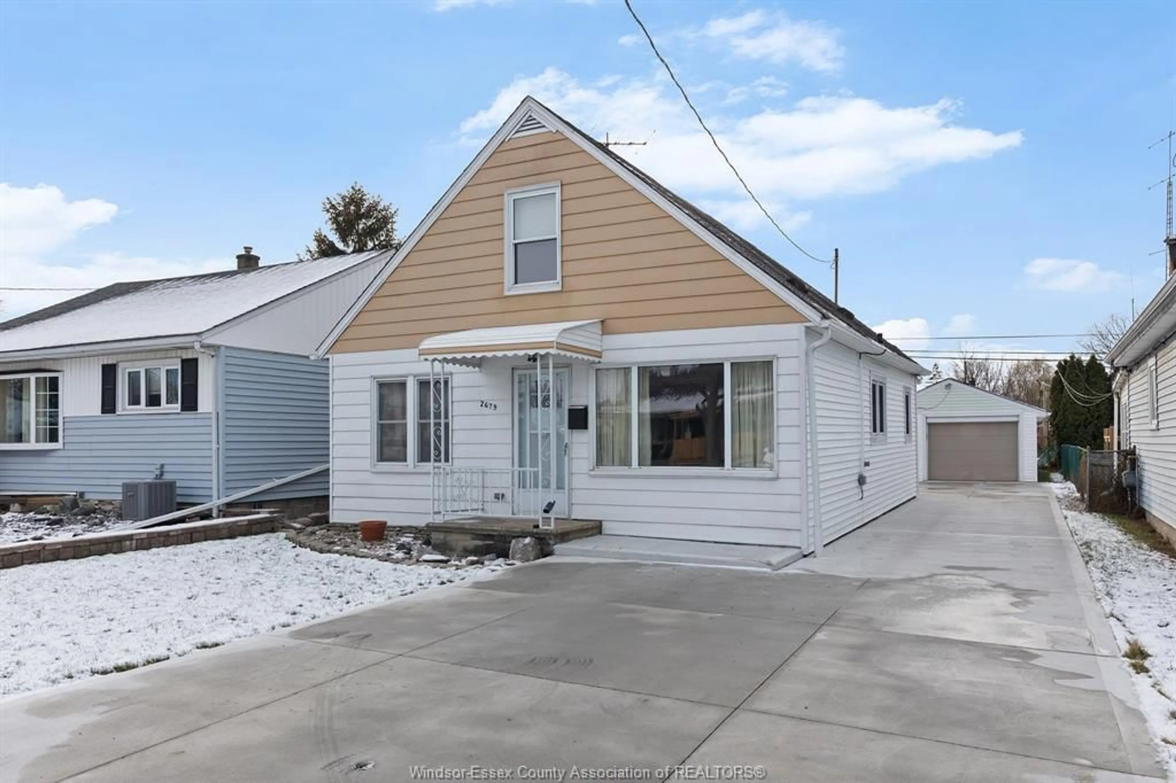 Home with vinyl exterior material, street for 2679 LLOYD GEORGE Blvd, Windsor Ontario N8T 2T6