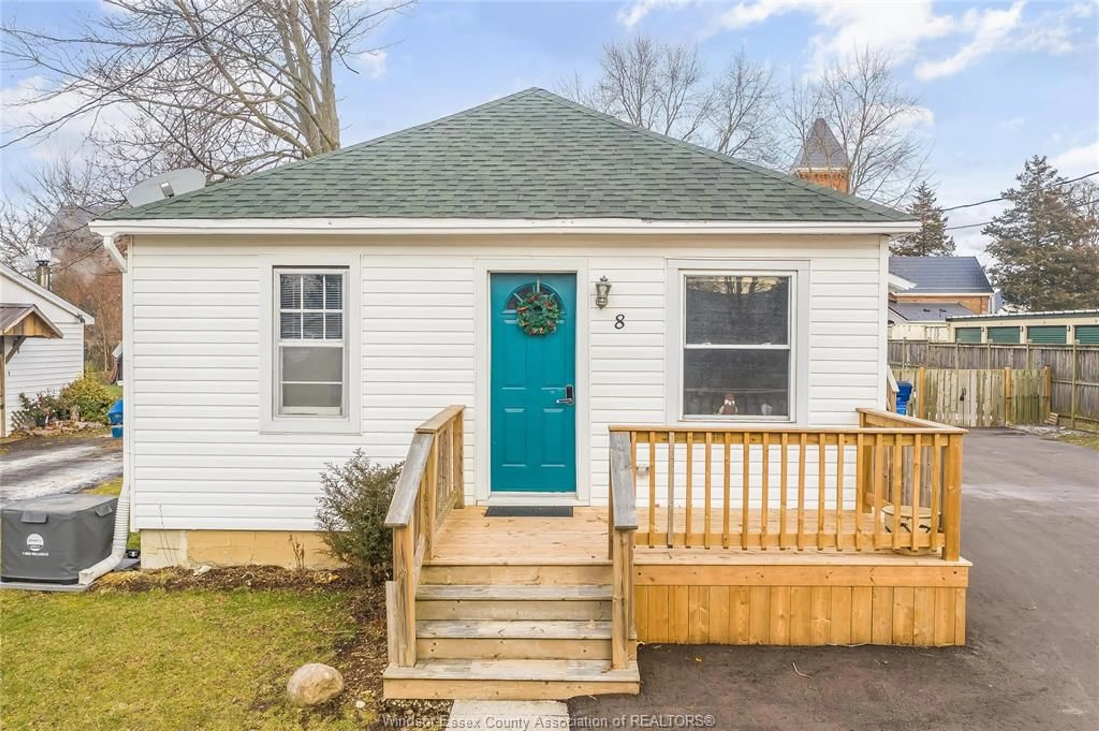 Home with vinyl exterior material, street for 8 SARAH St, Thamesville Ontario N0P 2K0