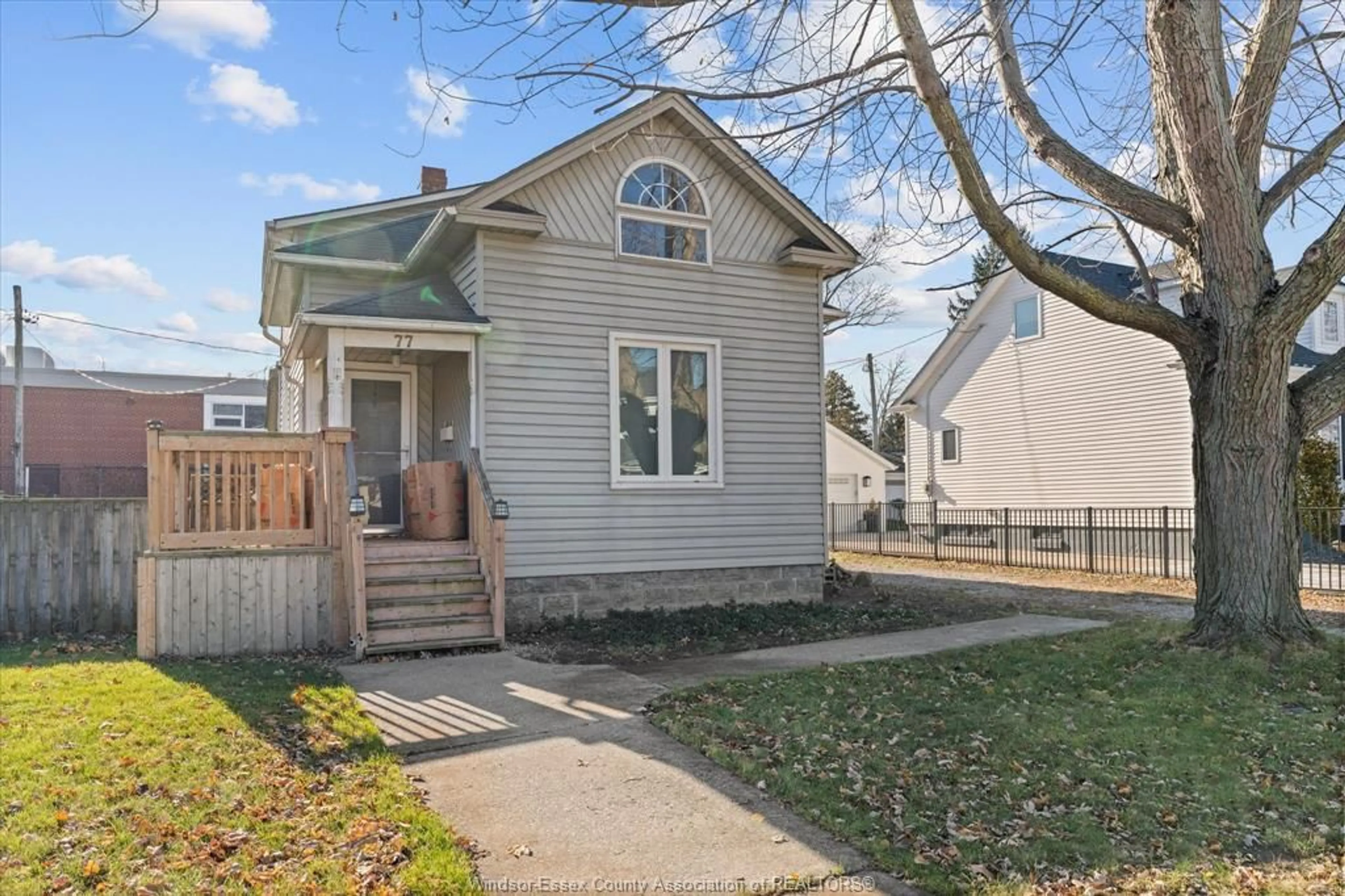 Home with vinyl exterior material, street for 77 MAPLE Ave, Amherstburg Ontario N9V 1B5
