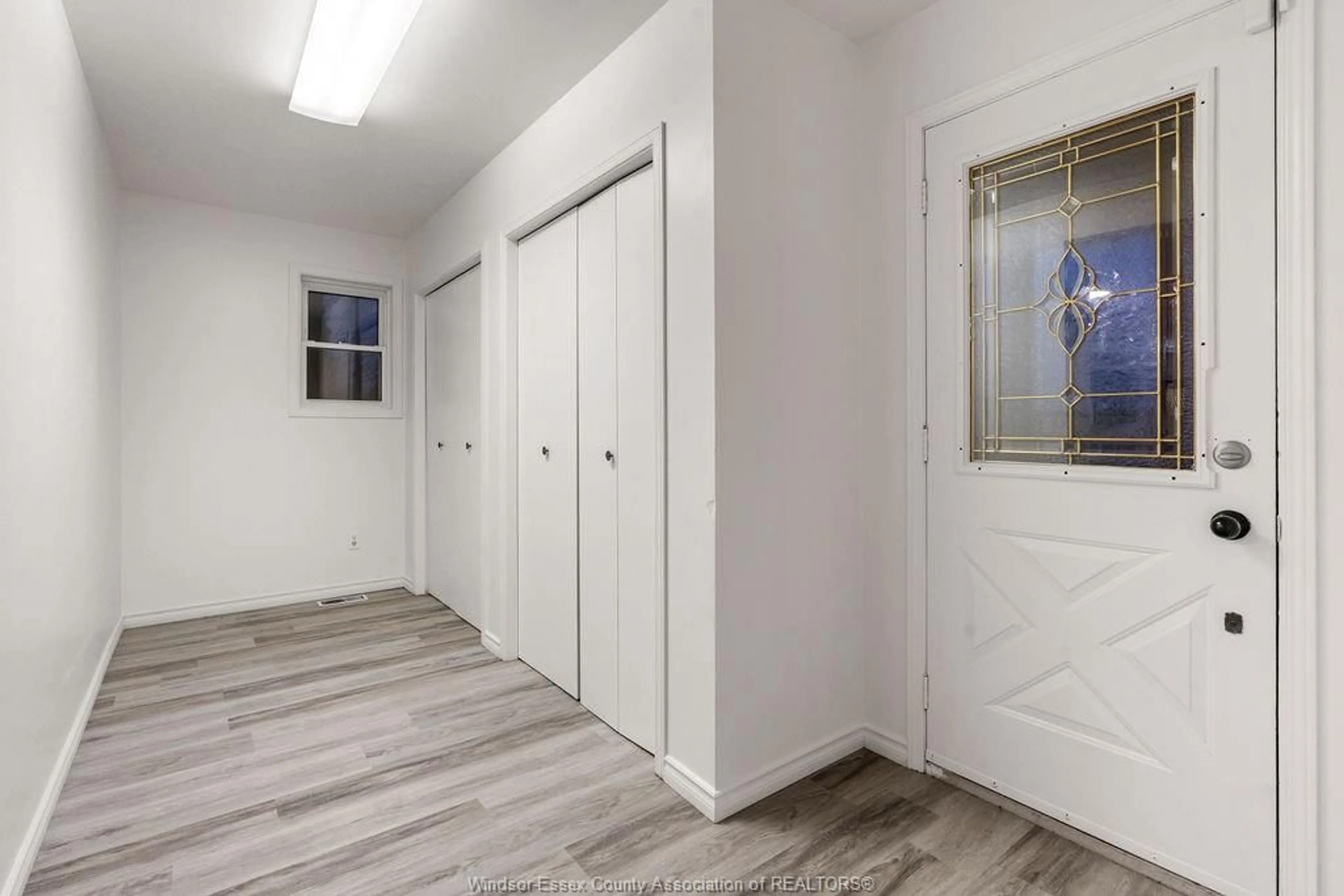 Indoor entryway for 232 REAUME Rd, LaSalle Ontario N8J 1B1