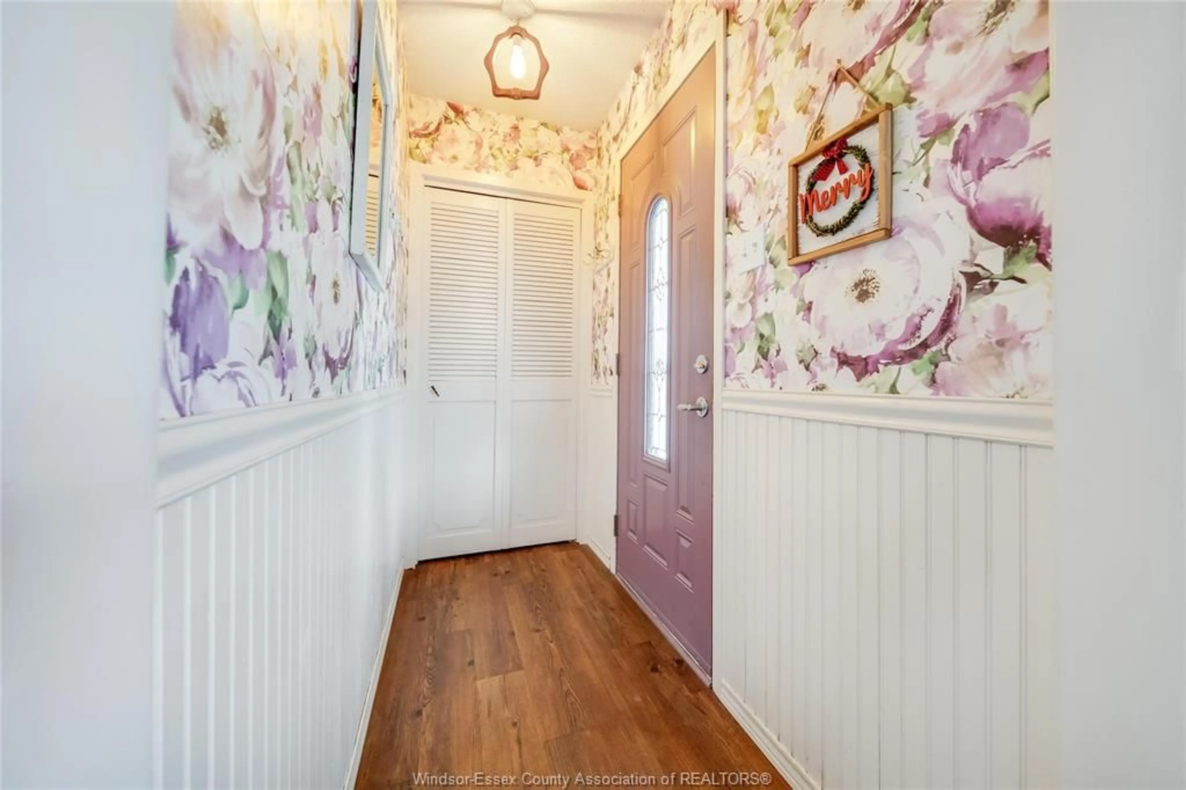 Indoor entryway for 1543 OLIVE Rd, Windsor Ontario N8Y 4M6