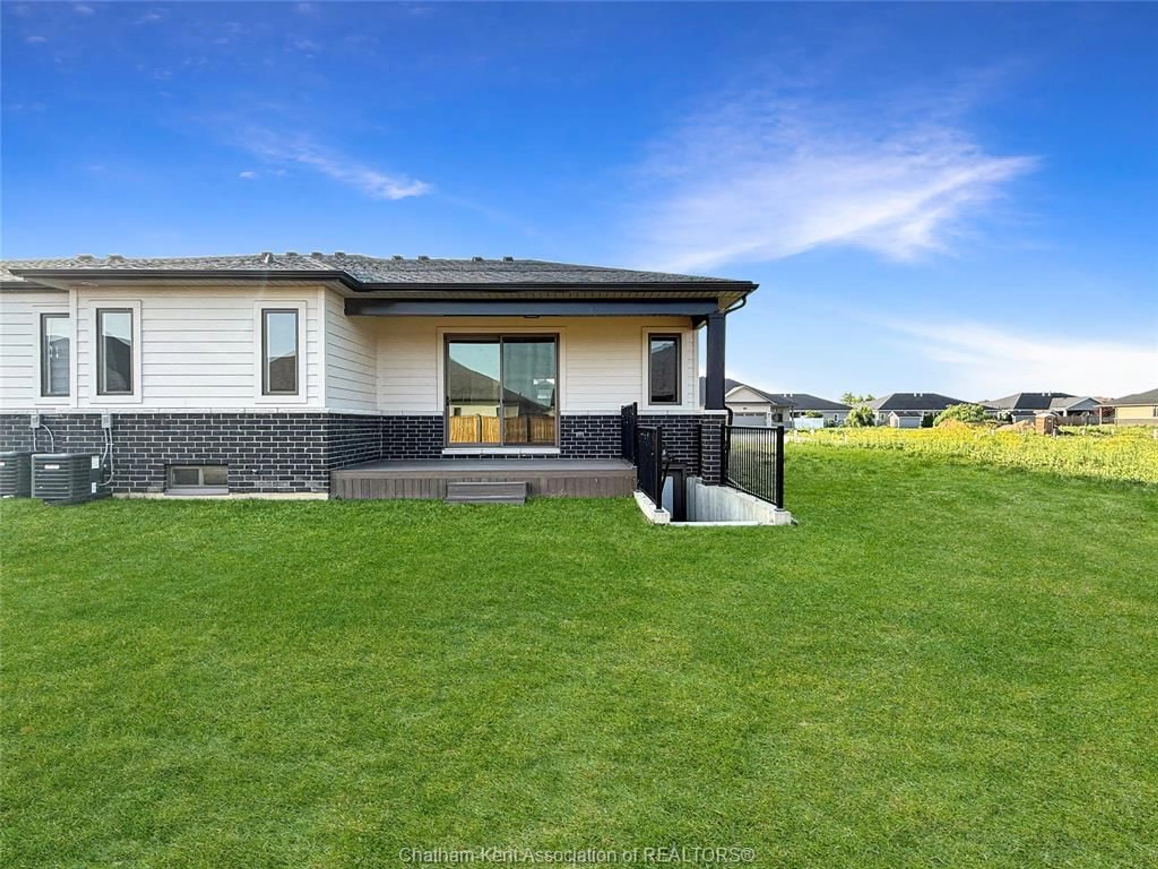 A pic from outside/outdoor area/front of a property/back of a property/a pic from drone, unknown for 25 Duskridge Rd, Chatham Ontario N7L 0G7