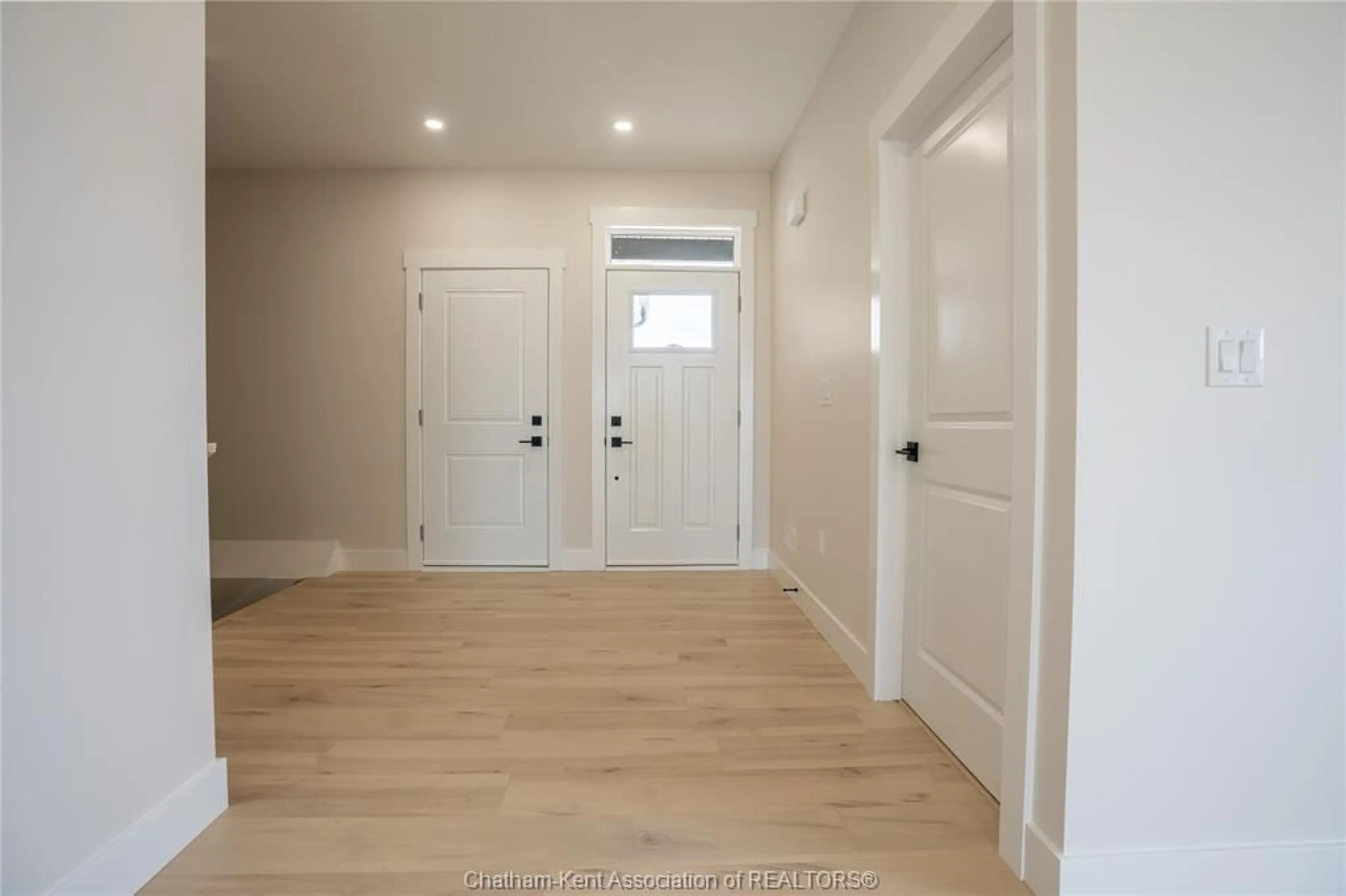 Indoor entryway for 25 Duskridge Rd, Chatham Ontario N7L 0G7