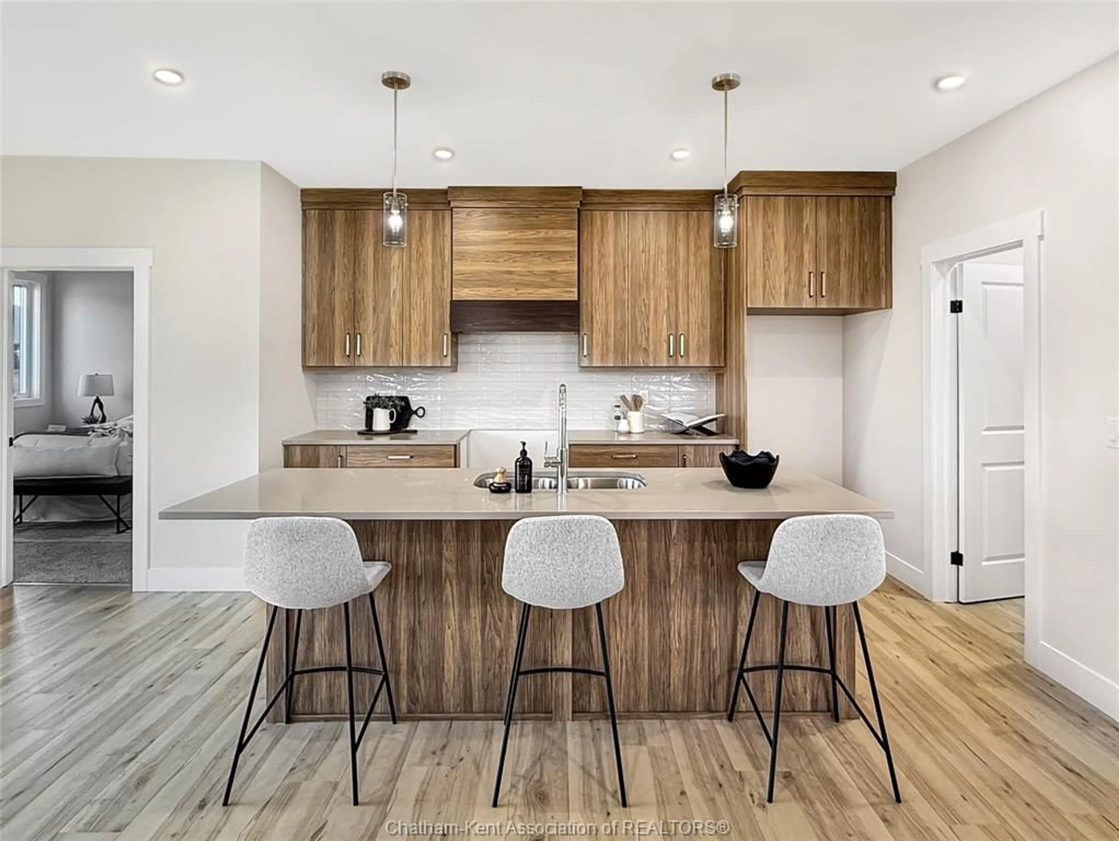 Open concept kitchen, wood/laminate floor for 25 Duskridge Rd, Chatham Ontario N7L 0G7