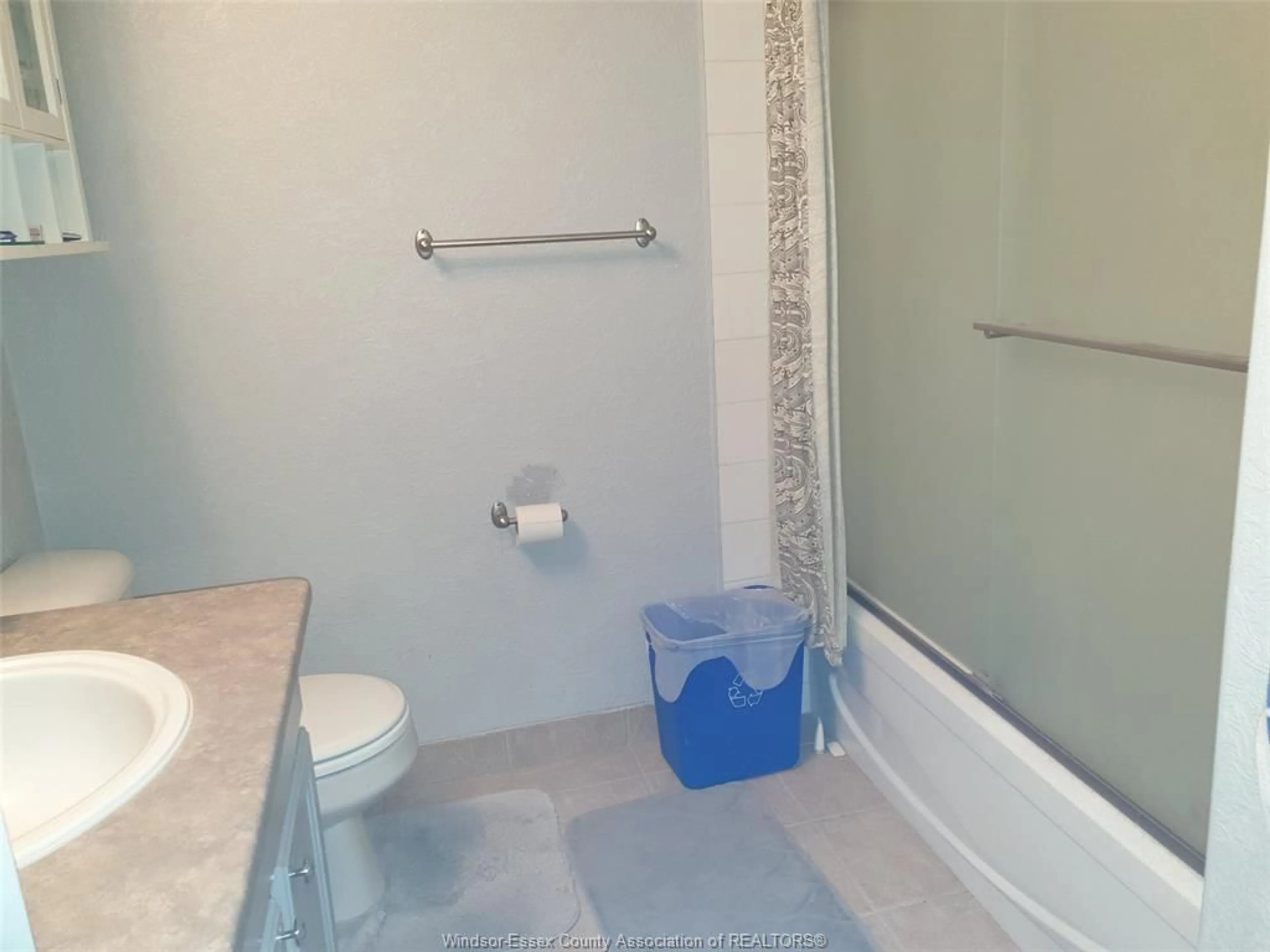 Standard bathroom, unknown for 3355 SANDWICH #304, Windsor Ontario N9C 1B2