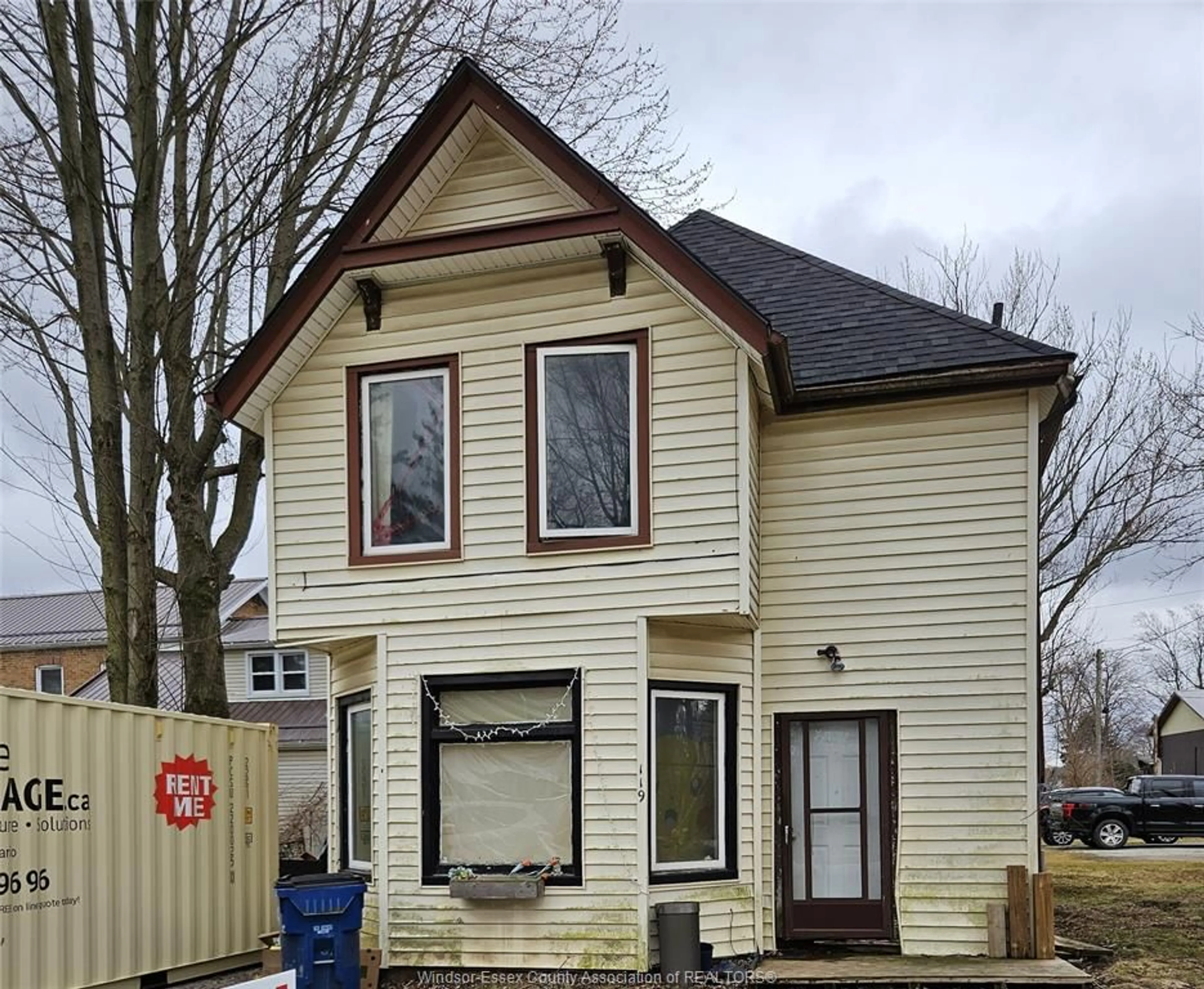 Home with vinyl exterior material, building for 119 CHESTNUT St, Bothwell Ontario N0P 1C0