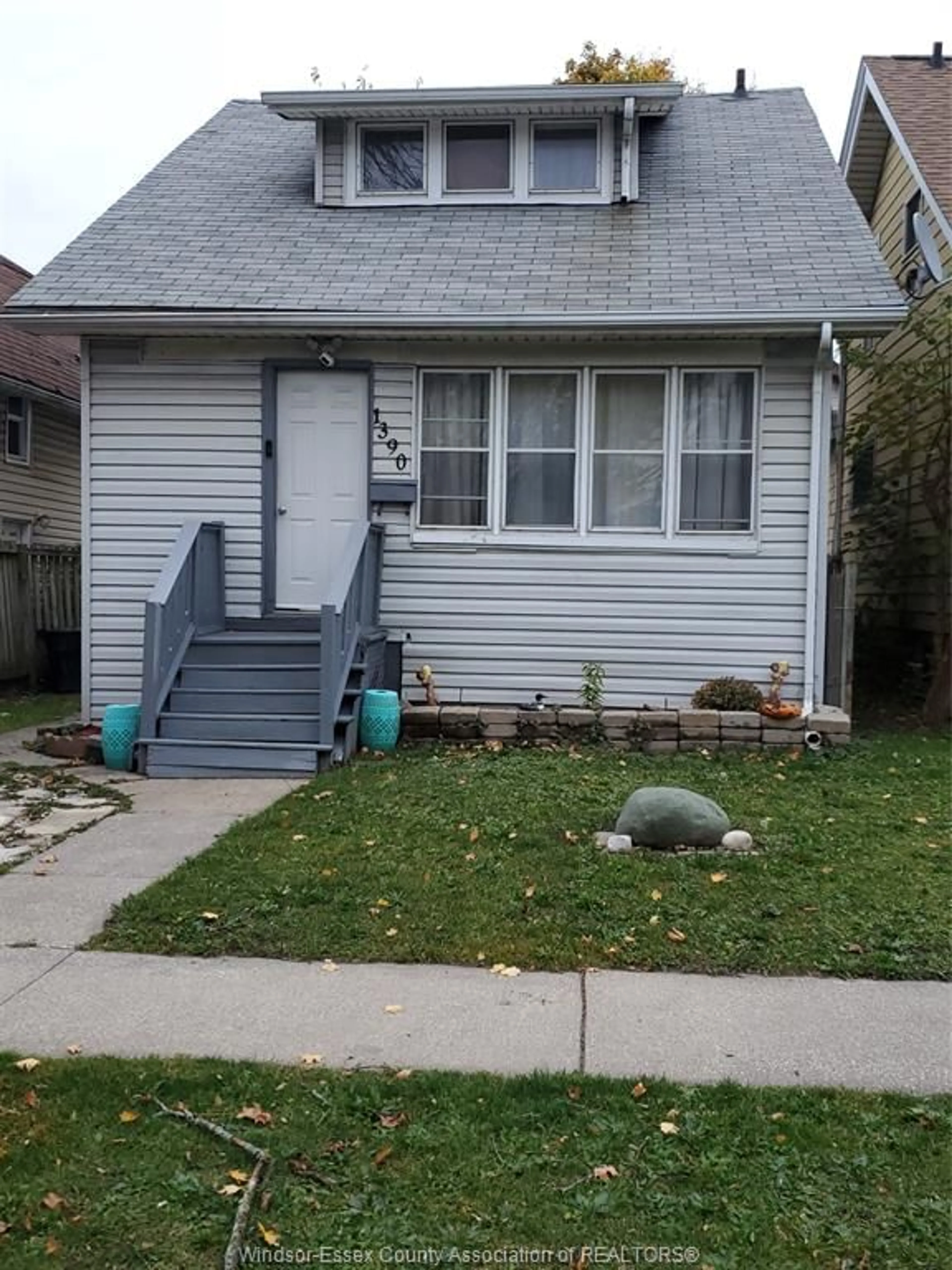 Home with vinyl exterior material, street for 1390 HOWARD AVE, Windsor Ontario N8X 3T2