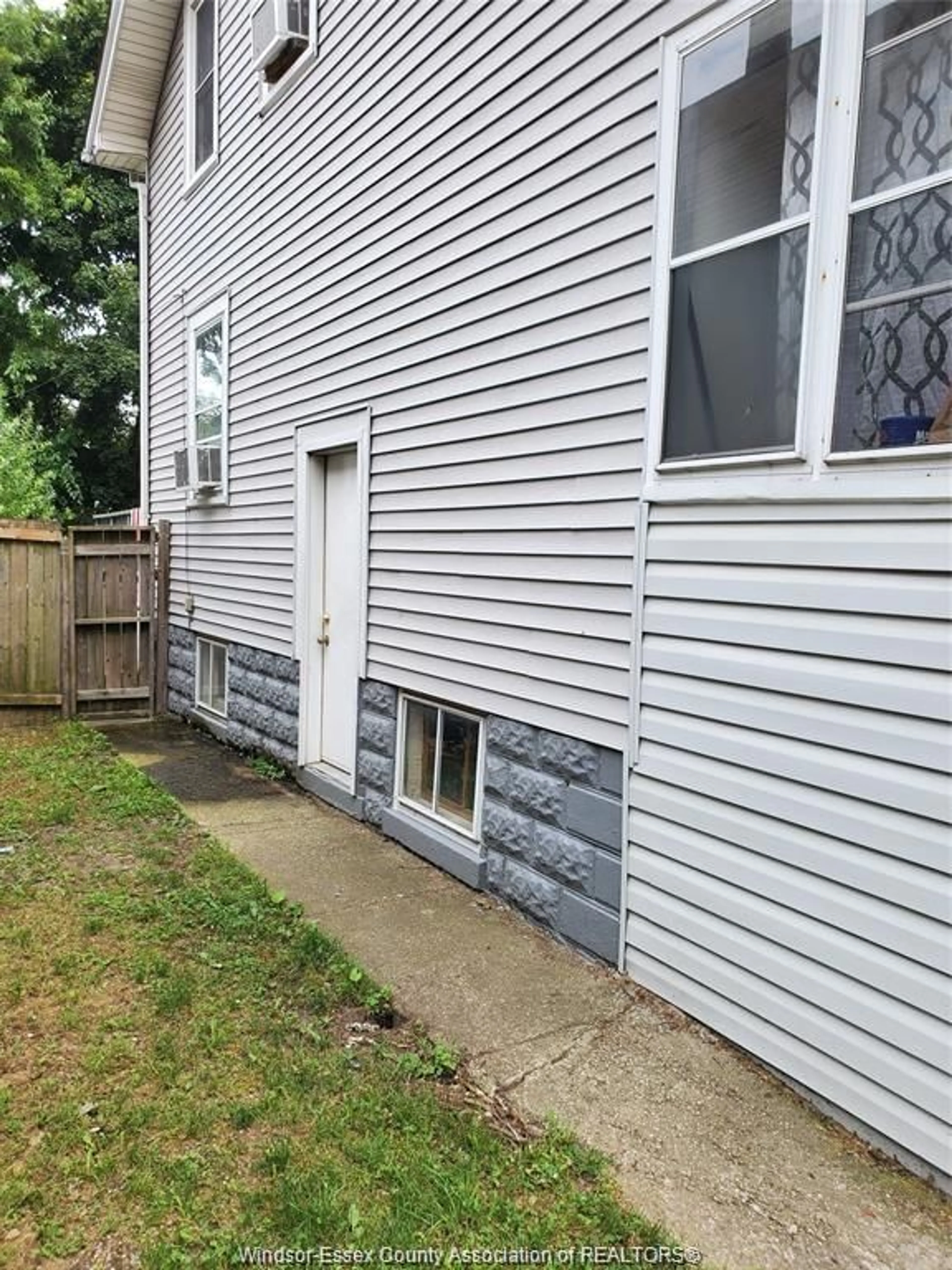 Home with vinyl exterior material, street for 1390 HOWARD AVE, Windsor Ontario N8X 3T2