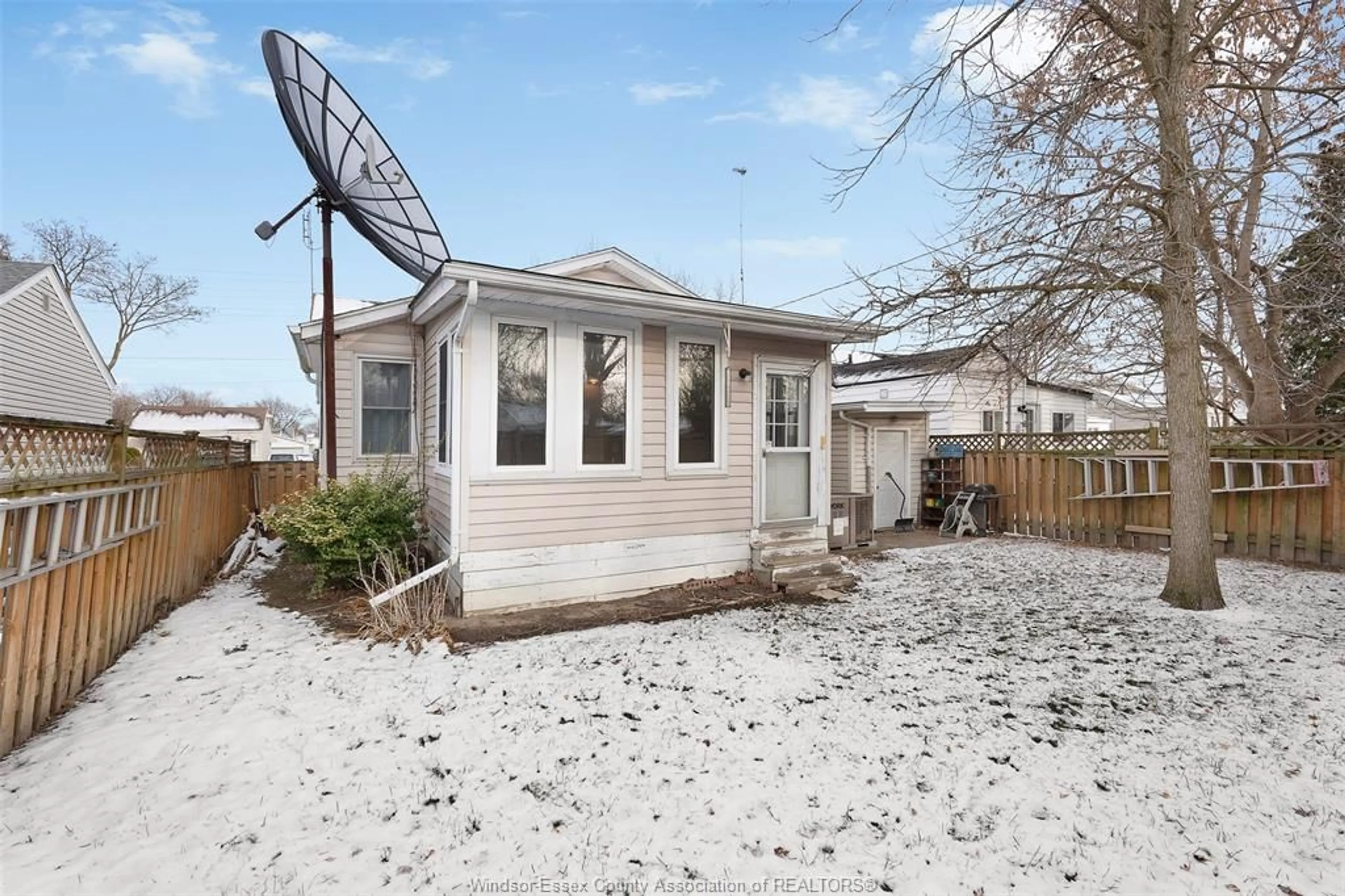 Shed for 2363 WELLESLEY Ave, Windsor Ontario N82 2G3