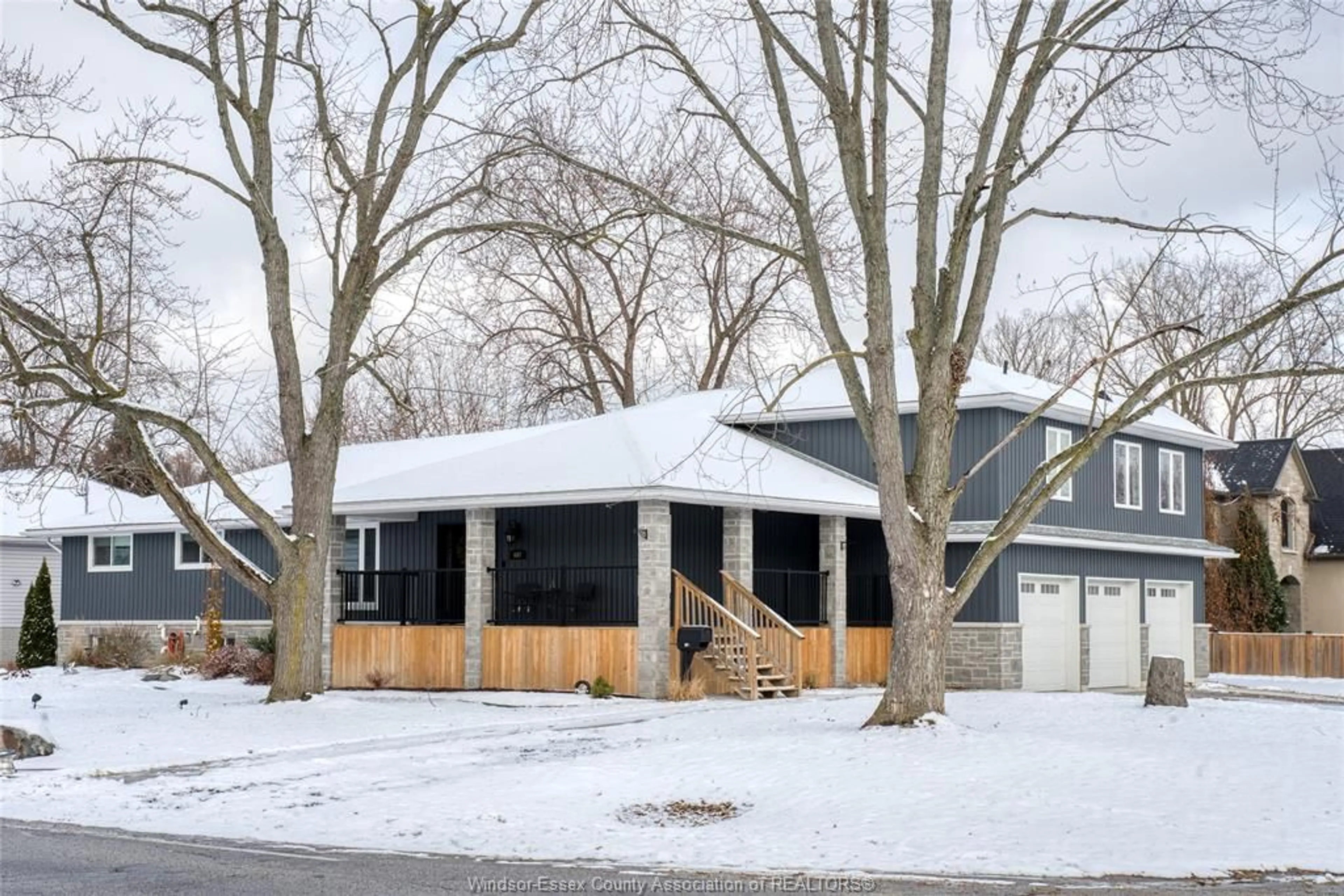 Home with vinyl exterior material, street for 607 REAUME Rd, LaSalle Ontario N9J 1B5