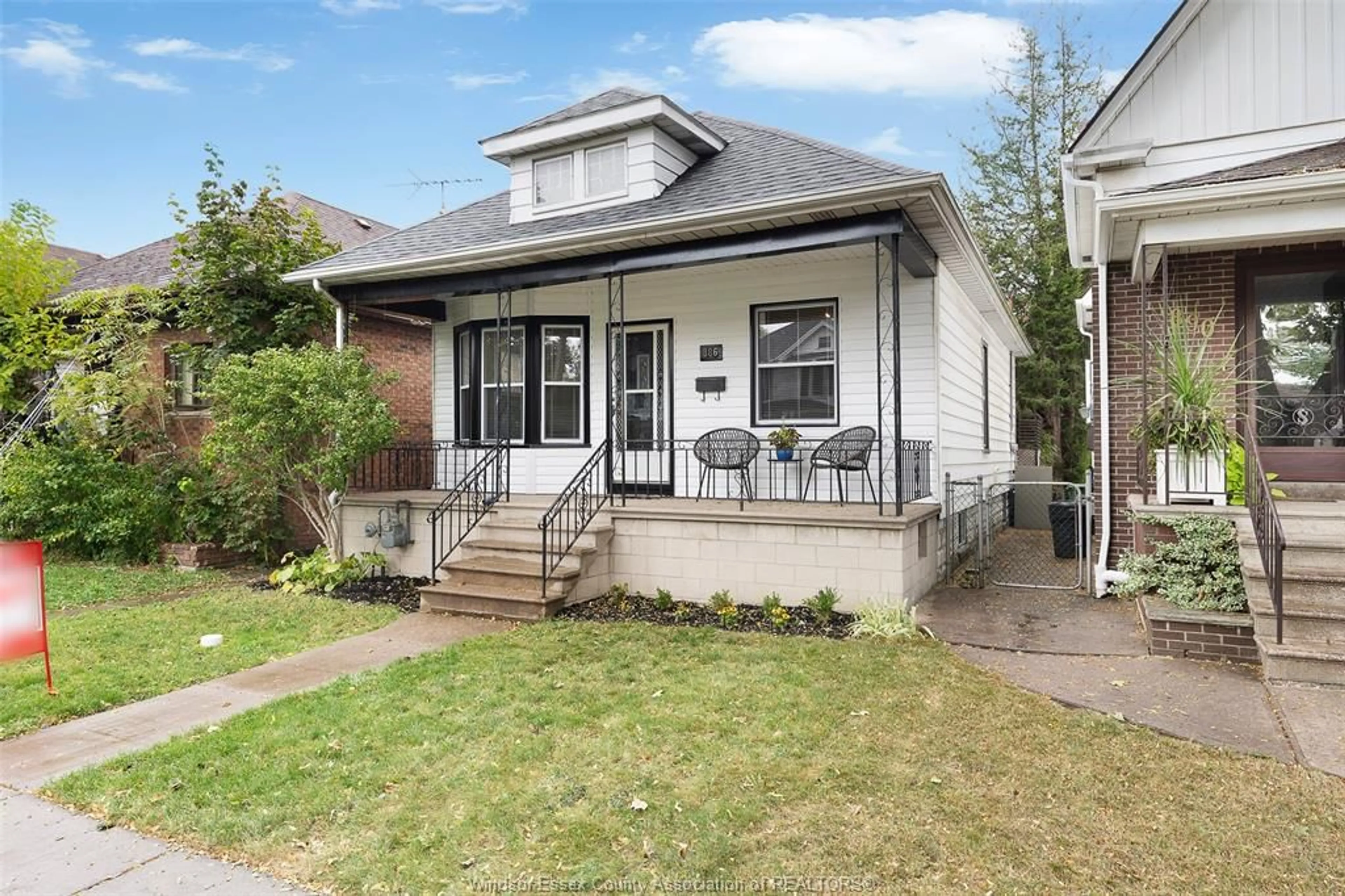 Home with vinyl exterior material, street for 886 GLADSTONE Ave, Windsor Ontario N9A 2R4