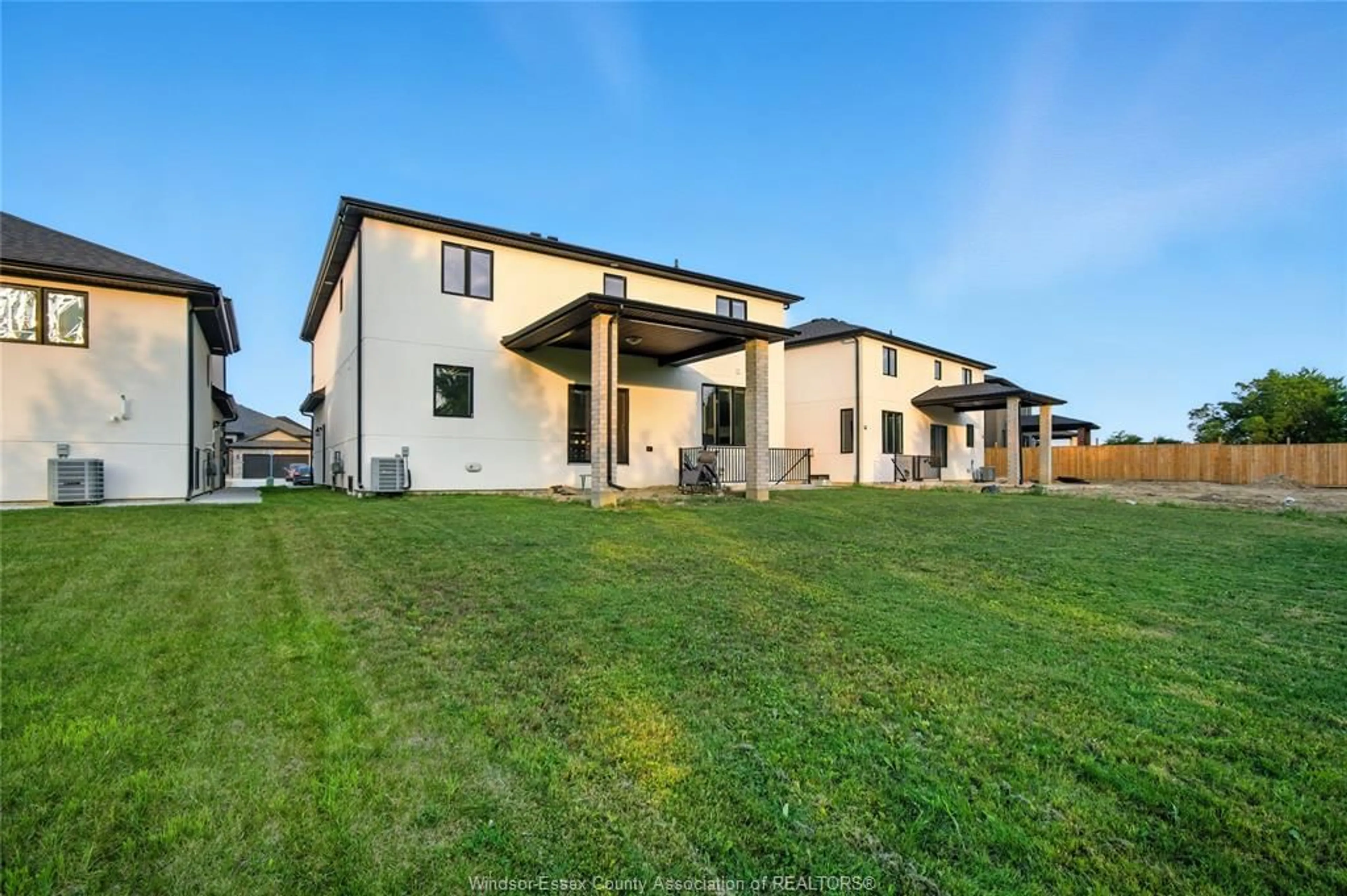 A pic from outside/outdoor area/front of a property/back of a property/a pic from drone, unknown for 27 KINGSBRIDGE Dr, Amherstburg Ontario N9V 4A4