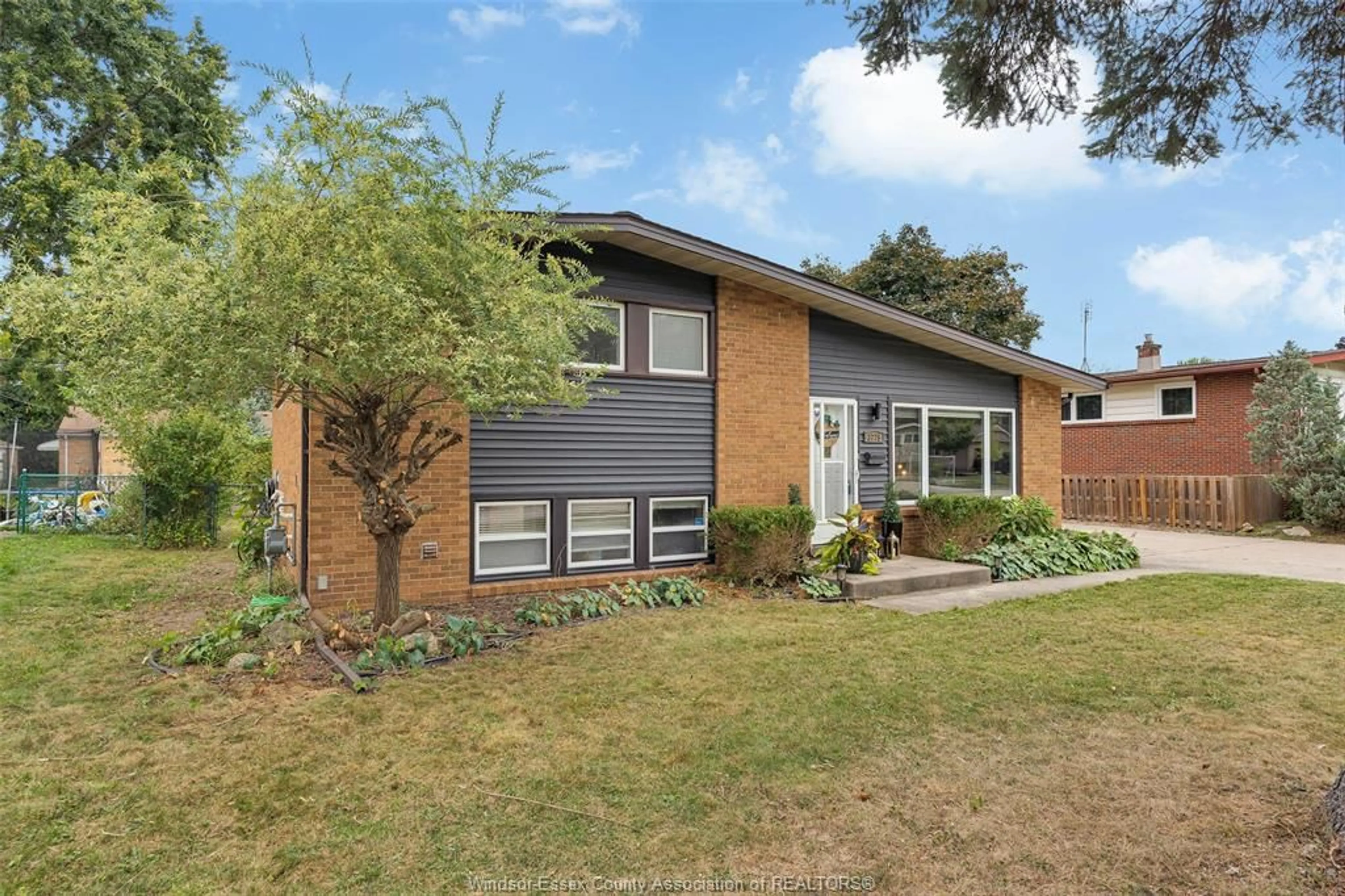 Home with brick exterior material, street for 3775 VIRGINIA Pk, Windsor Ontario N9E 2C7