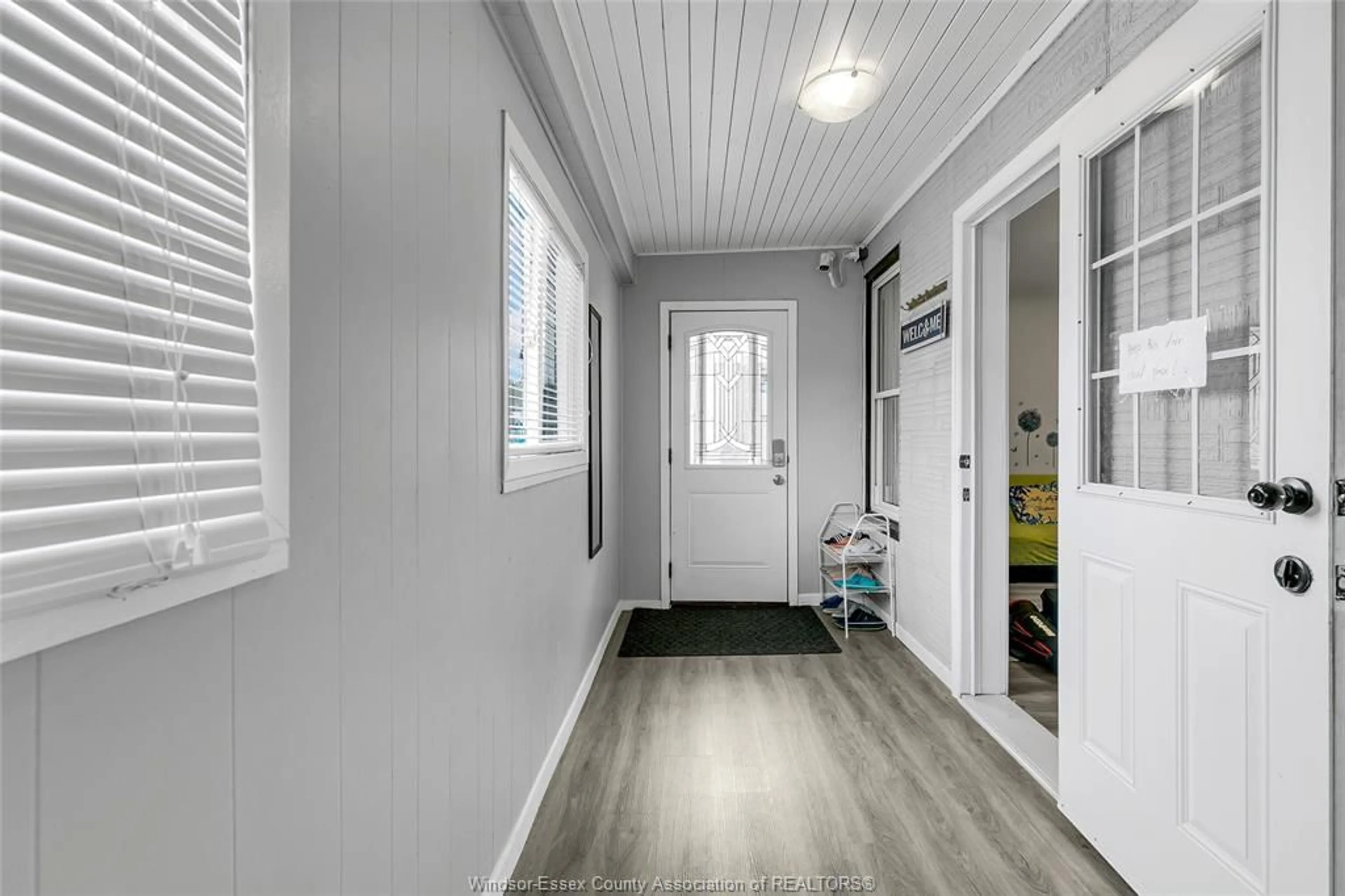 Indoor entryway for 1641 DROUILLARD, Windsor Ontario N8Y 2S4