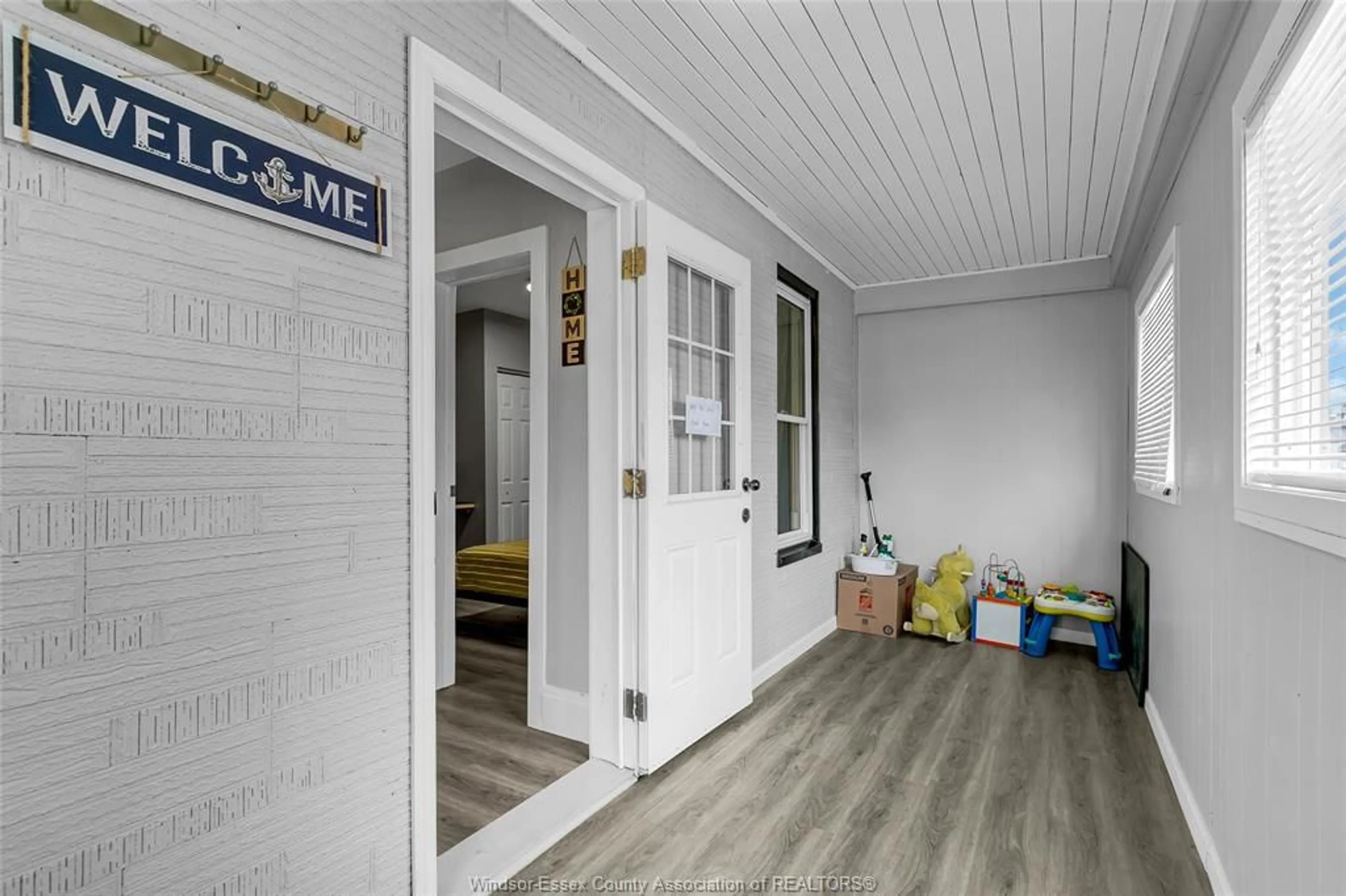 Indoor entryway for 1641 DROUILLARD, Windsor Ontario N8Y 2S4