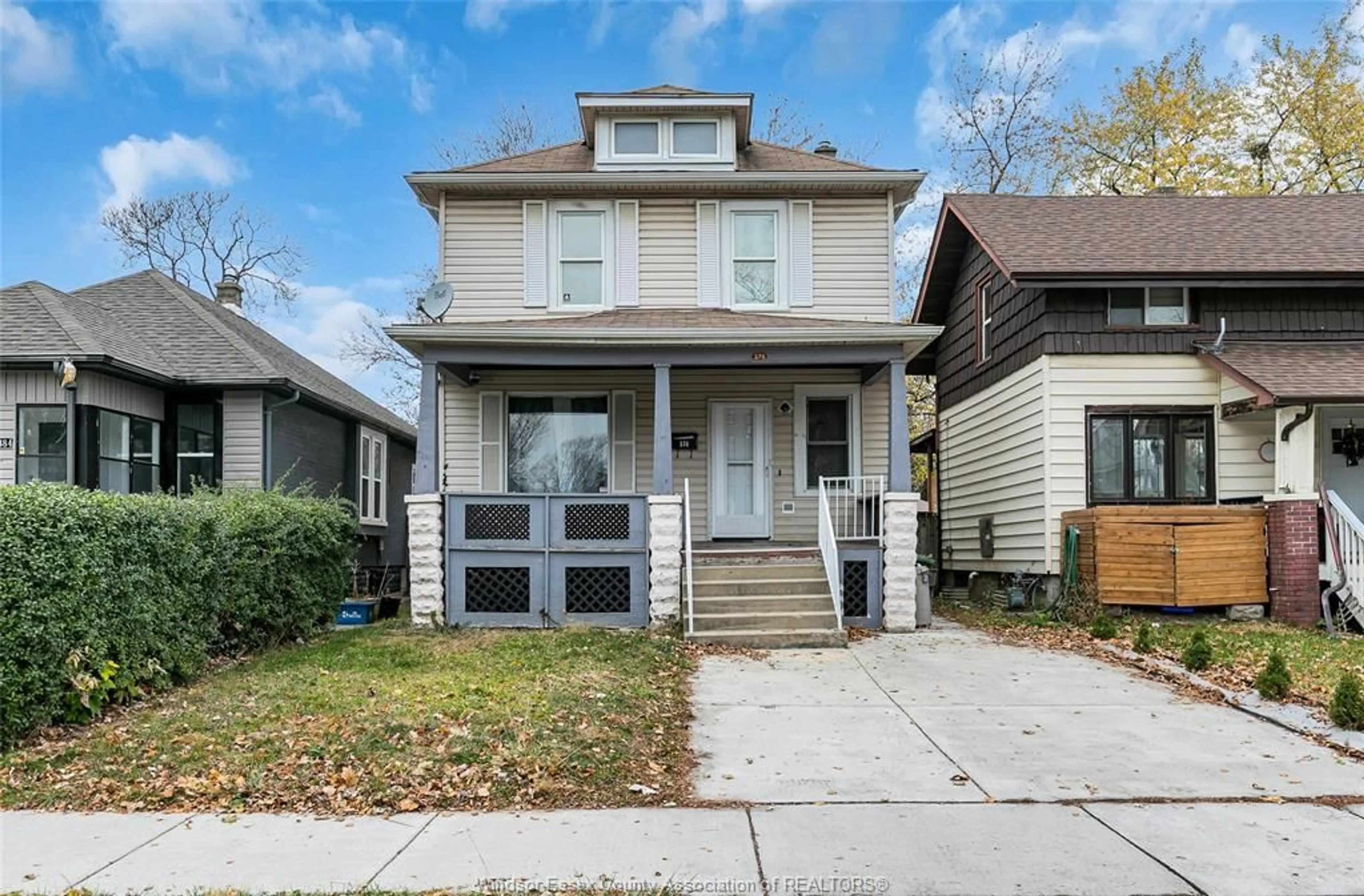 Home with vinyl exterior material, street for 376 ELLIS St, Windsor Ontario N8X 1B2
