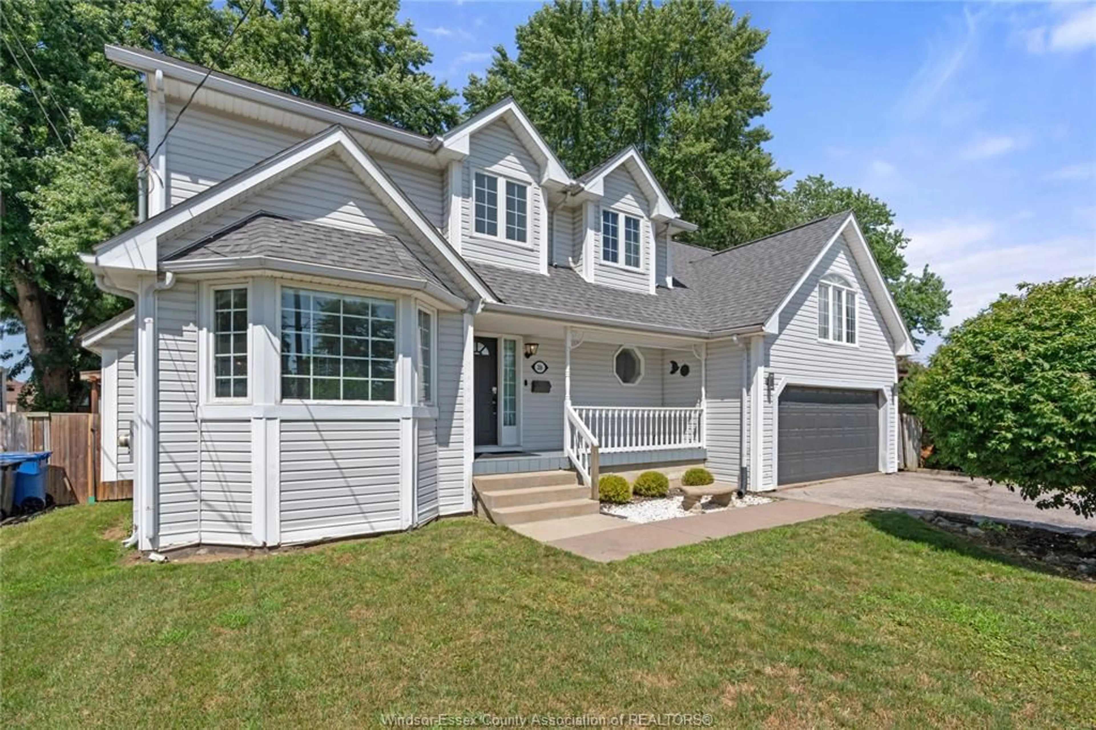 Home with vinyl exterior material, street for 206 WILLOW Dr, LaSalle Ontario N9J 1W6