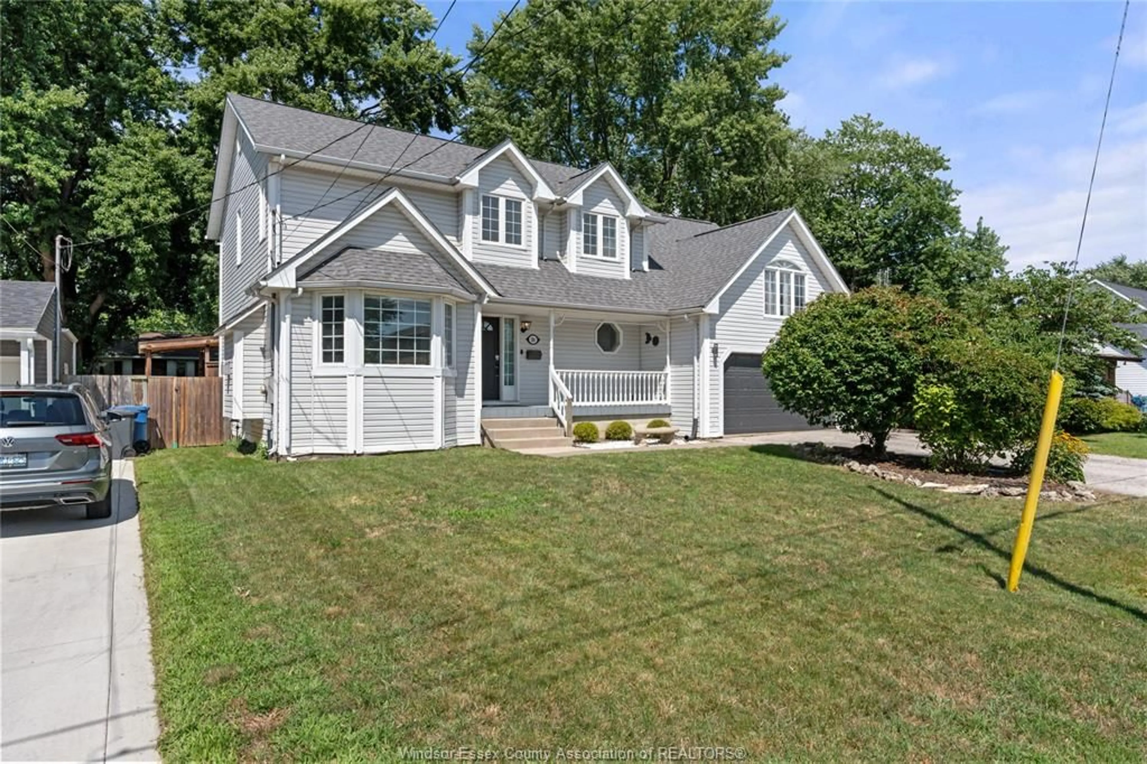 Home with vinyl exterior material, street for 206 WILLOW Dr, LaSalle Ontario N9J 1W6