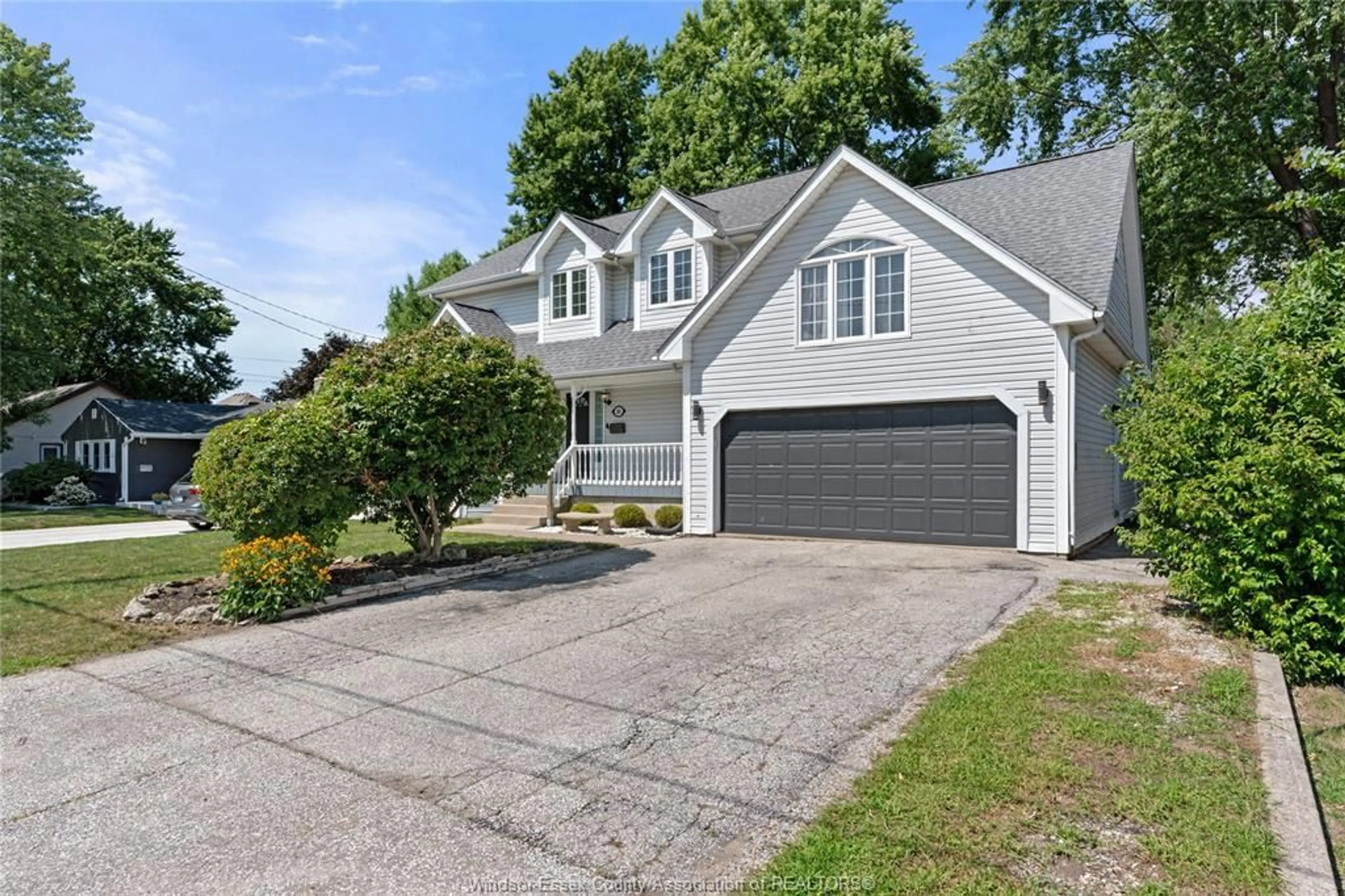 Home with vinyl exterior material, street for 206 WILLOW Dr, LaSalle Ontario N9J 1W6