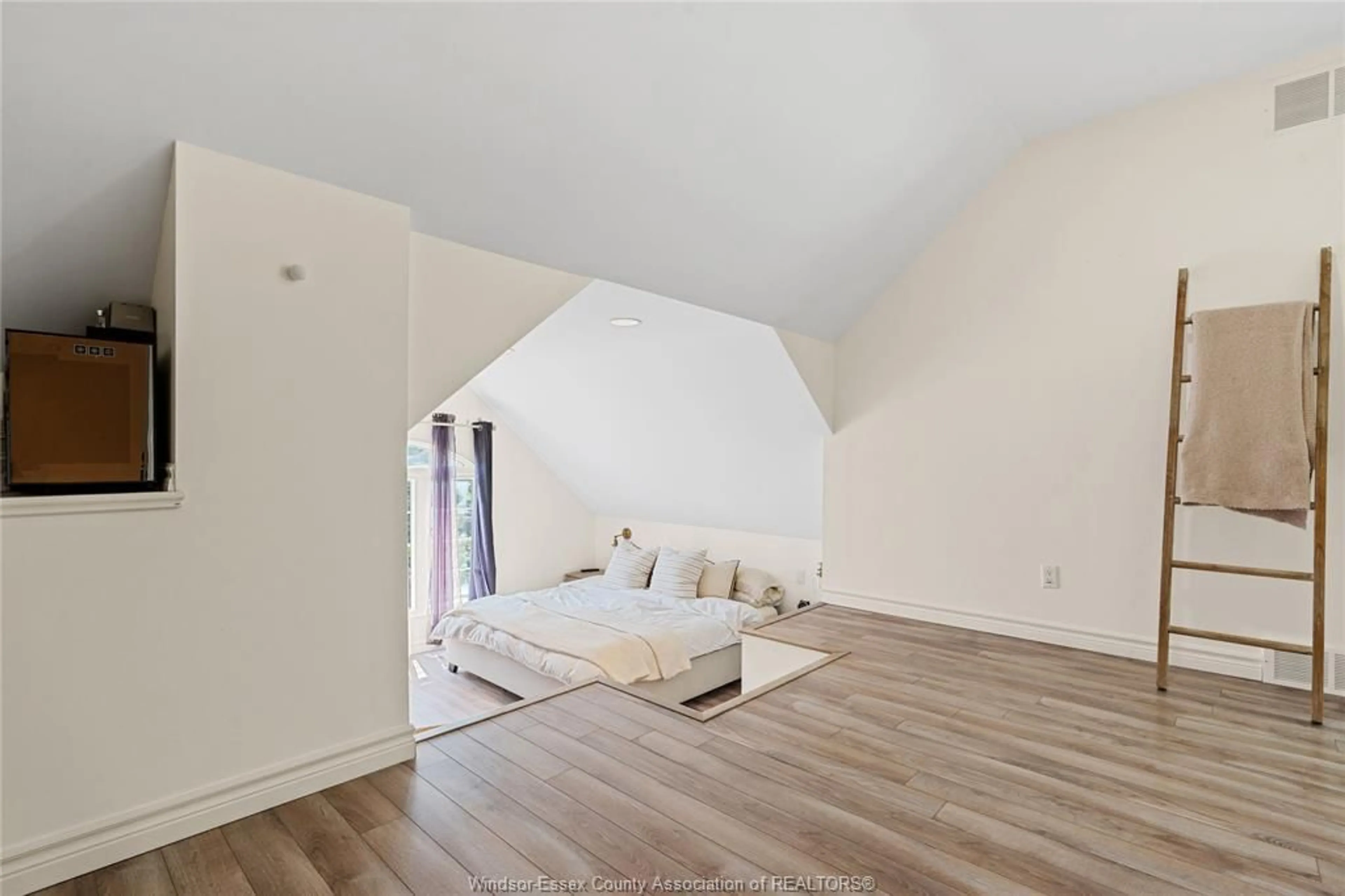 A pic of a room for 206 WILLOW Dr, LaSalle Ontario N9J 1W6