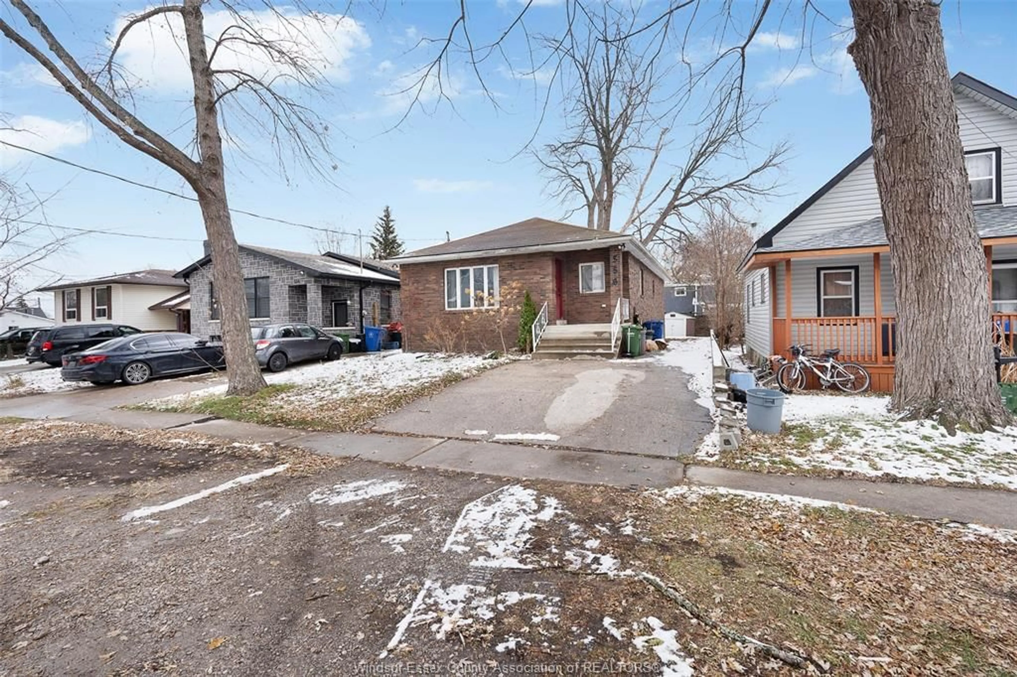 A pic from outside/outdoor area/front of a property/back of a property/a pic from drone, street for 556 Clover, Windsor Ontario N8P 1C6