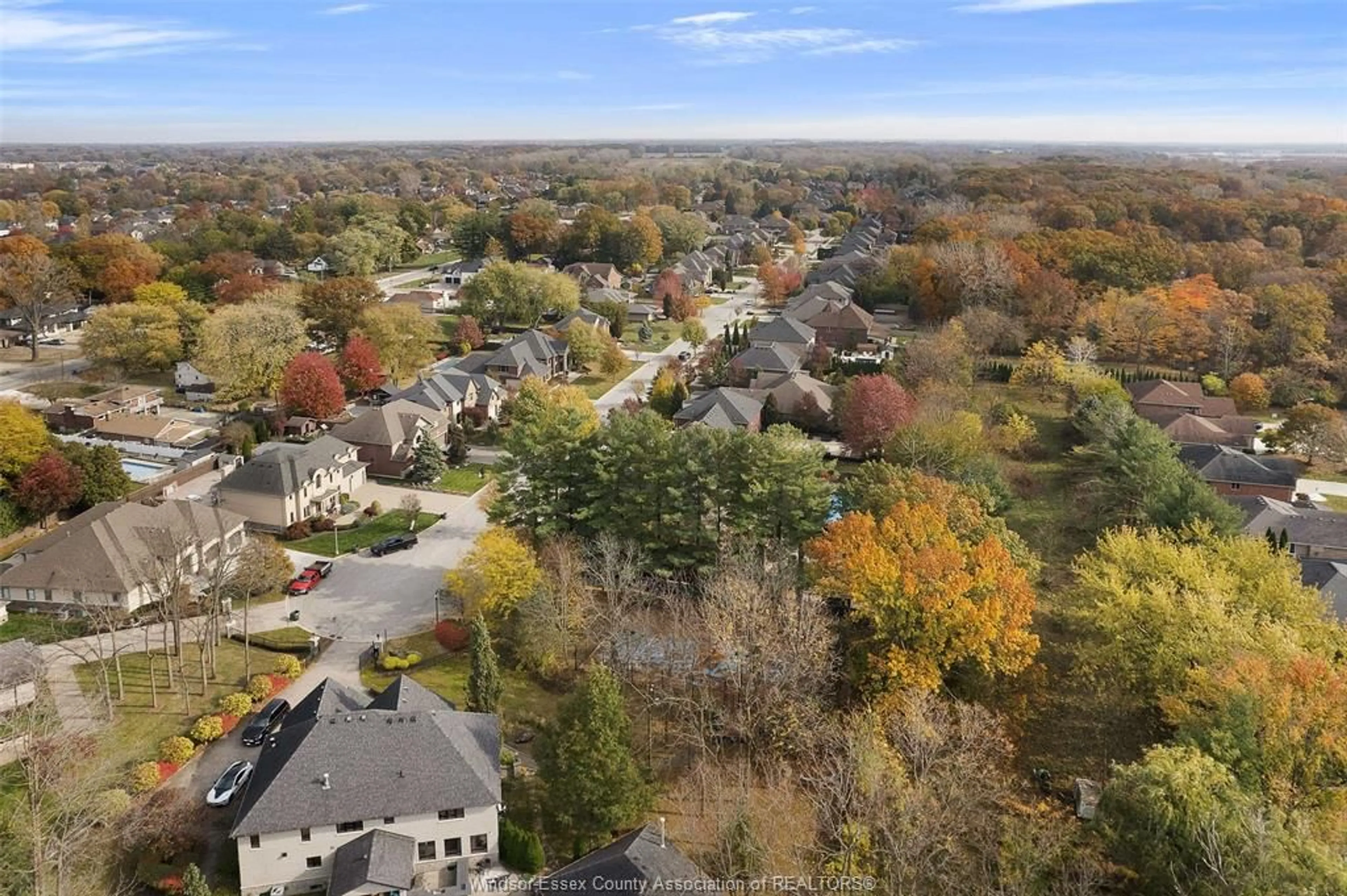 A pic from outside/outdoor area/front of a property/back of a property/a pic from drone, unknown for 1104 DEERVIEW Cres, LaSalle Ontario N9J 0A7