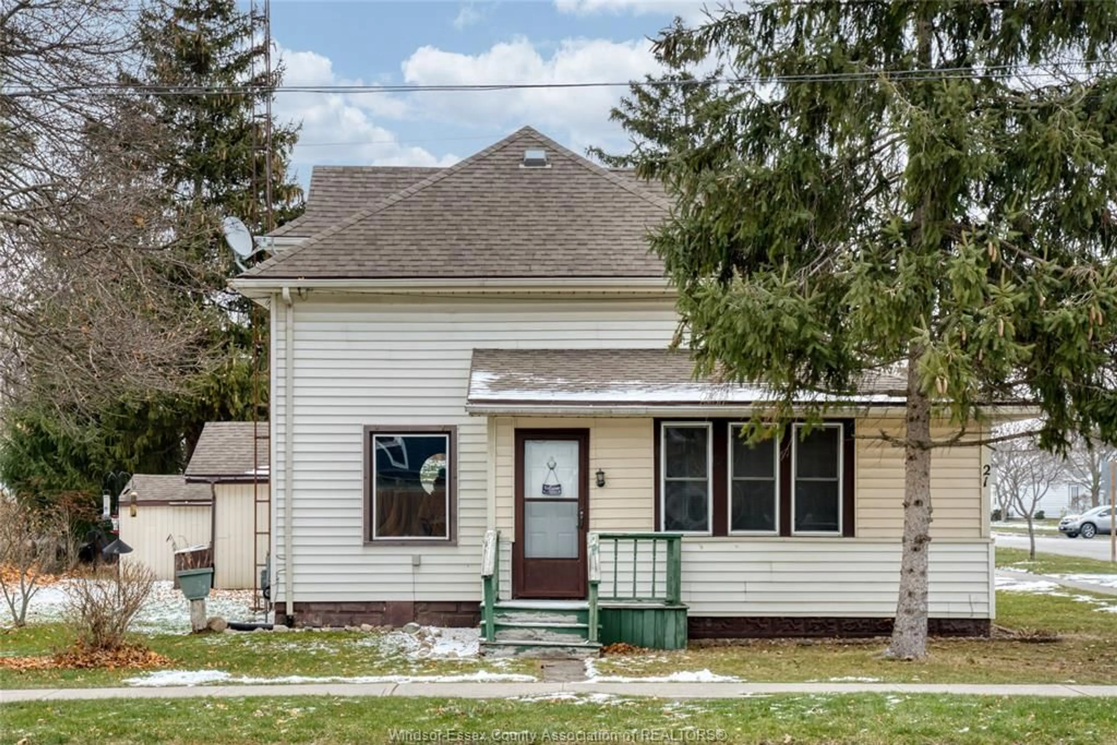 Home with vinyl exterior material, street for 21 MABLE St, Tilbury Ontario N0P 2L0