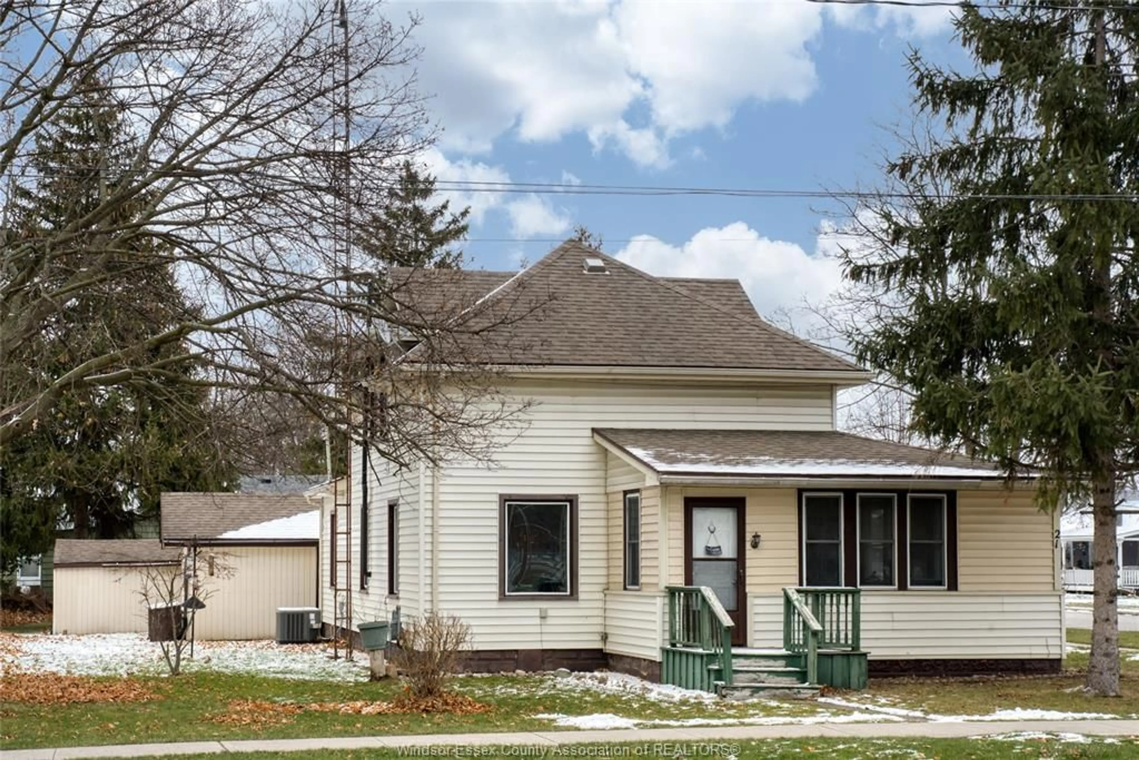 Home with vinyl exterior material, street for 21 MABLE St, Tilbury Ontario N0P 2L0