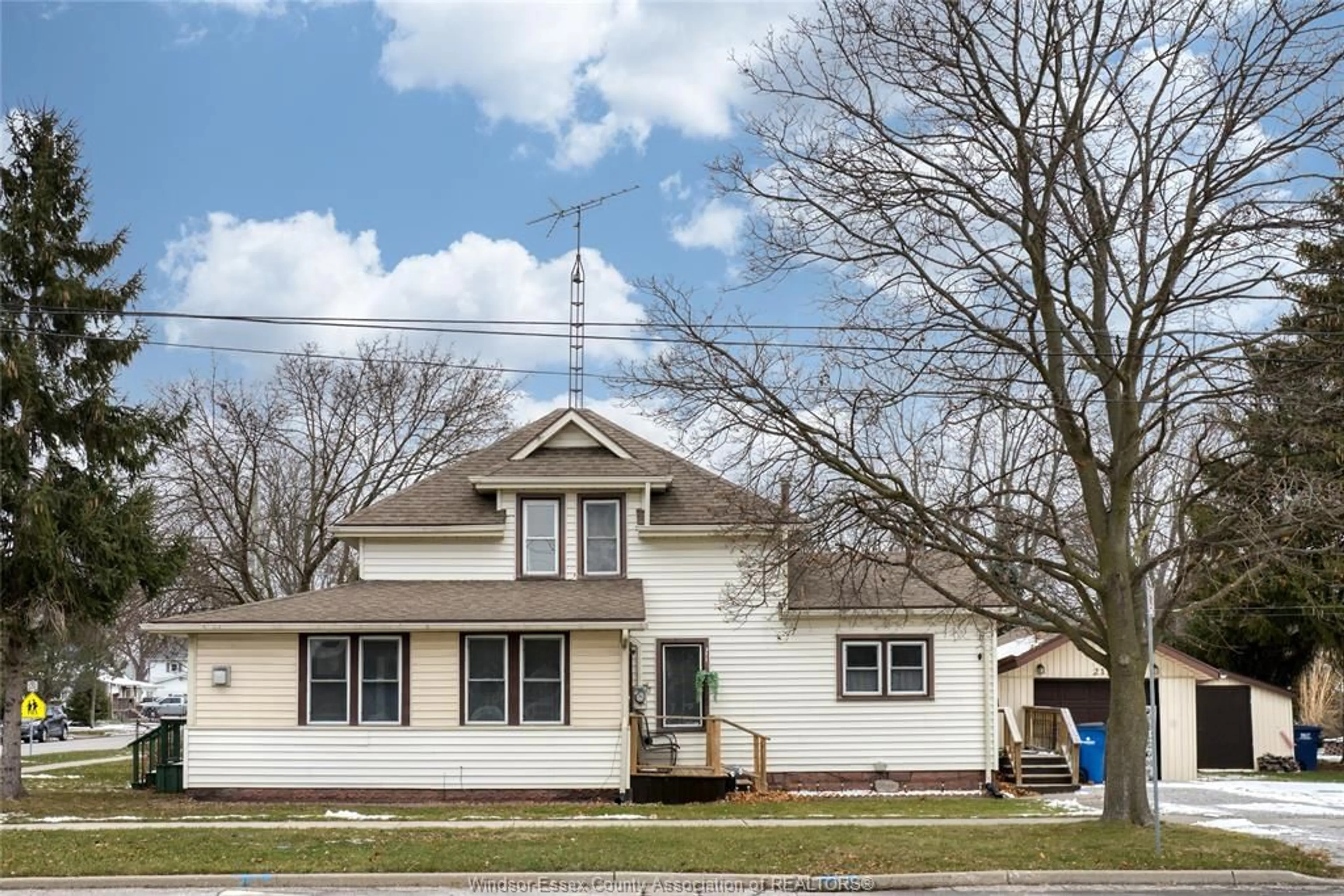 Home with vinyl exterior material, street for 21 MABLE St, Tilbury Ontario N0P 2L0