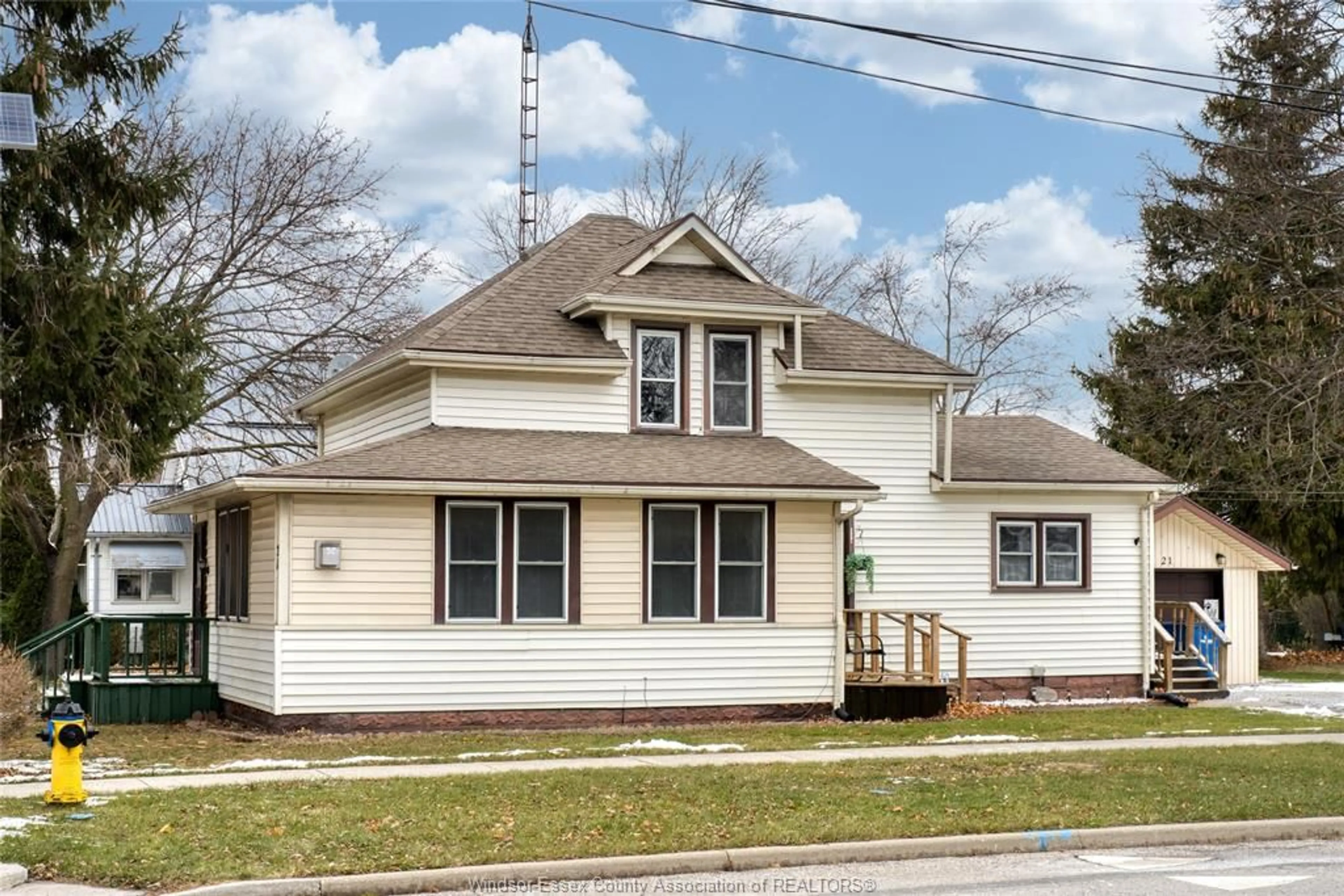 Home with vinyl exterior material, street for 21 MABLE St, Tilbury Ontario N0P 2L0