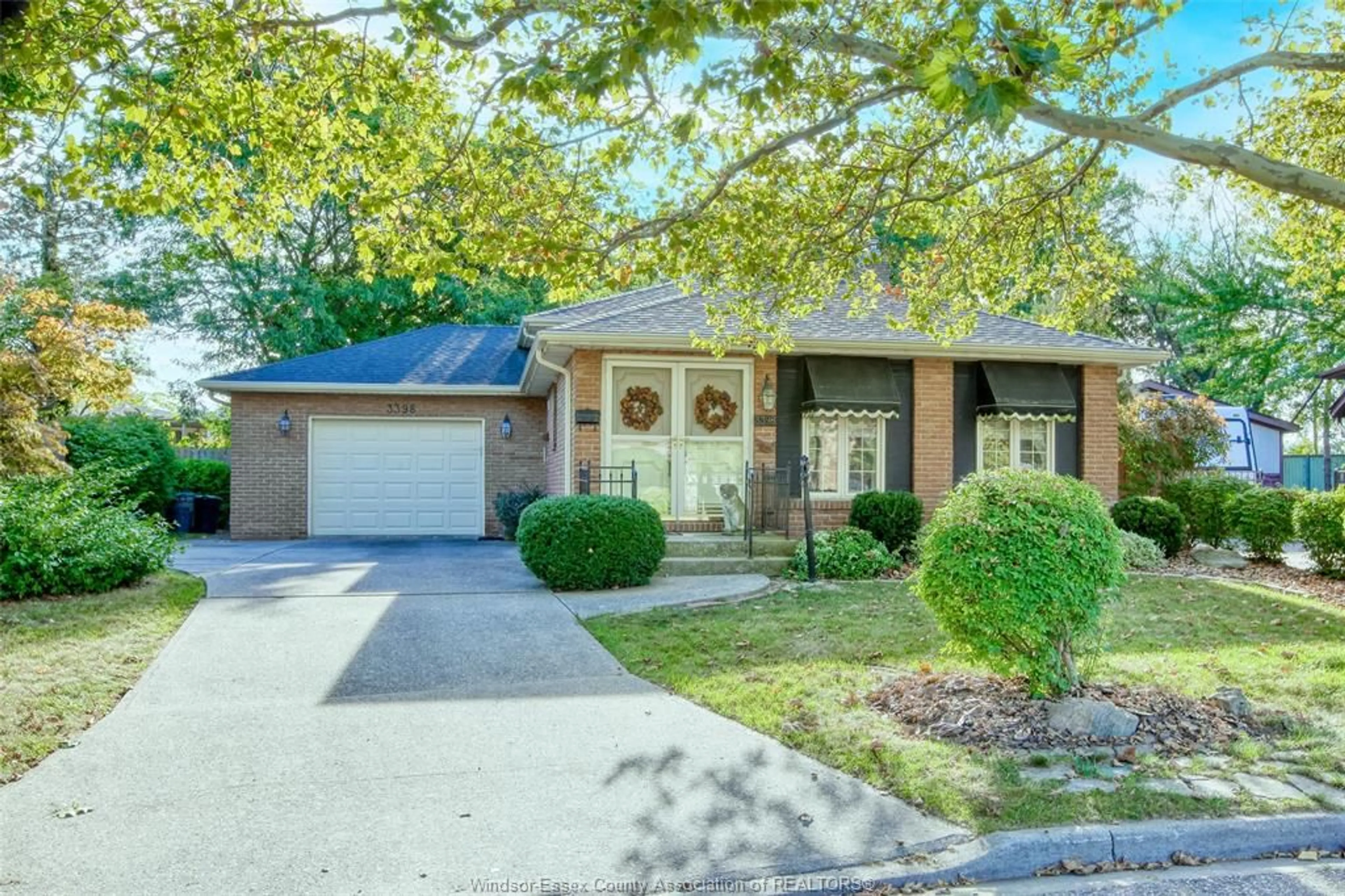 Home with brick exterior material, street for 3398 PINEVIEW, Windsor Ontario N8R 2A8