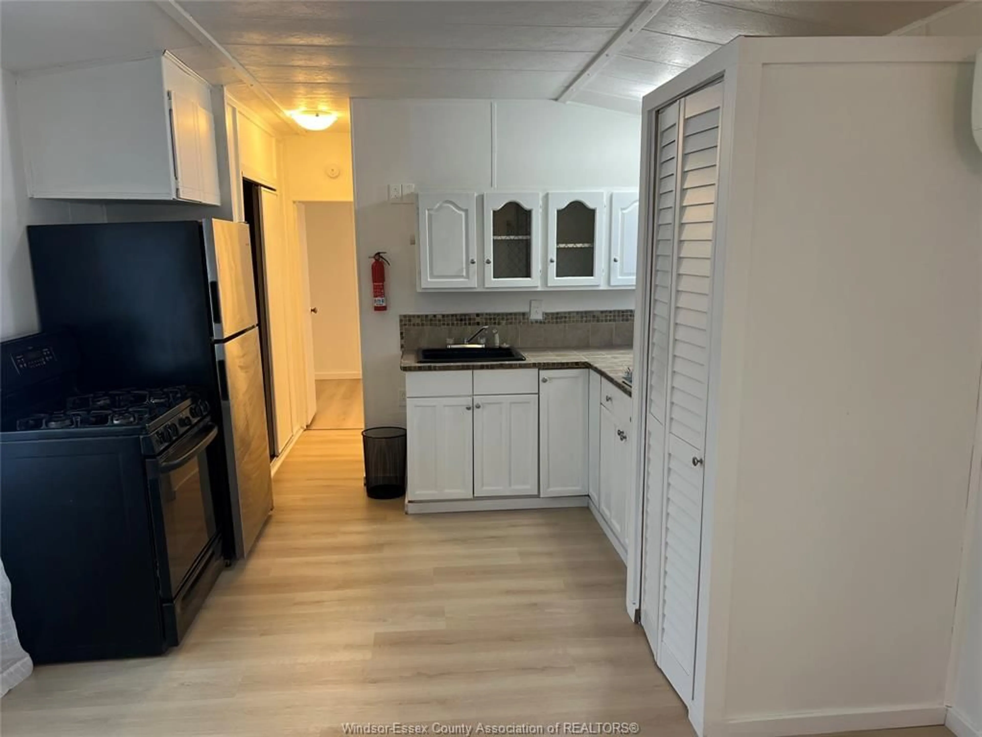 Standard kitchen, unknown for 3 BONITA, Windsor Ontario N8W 2B4