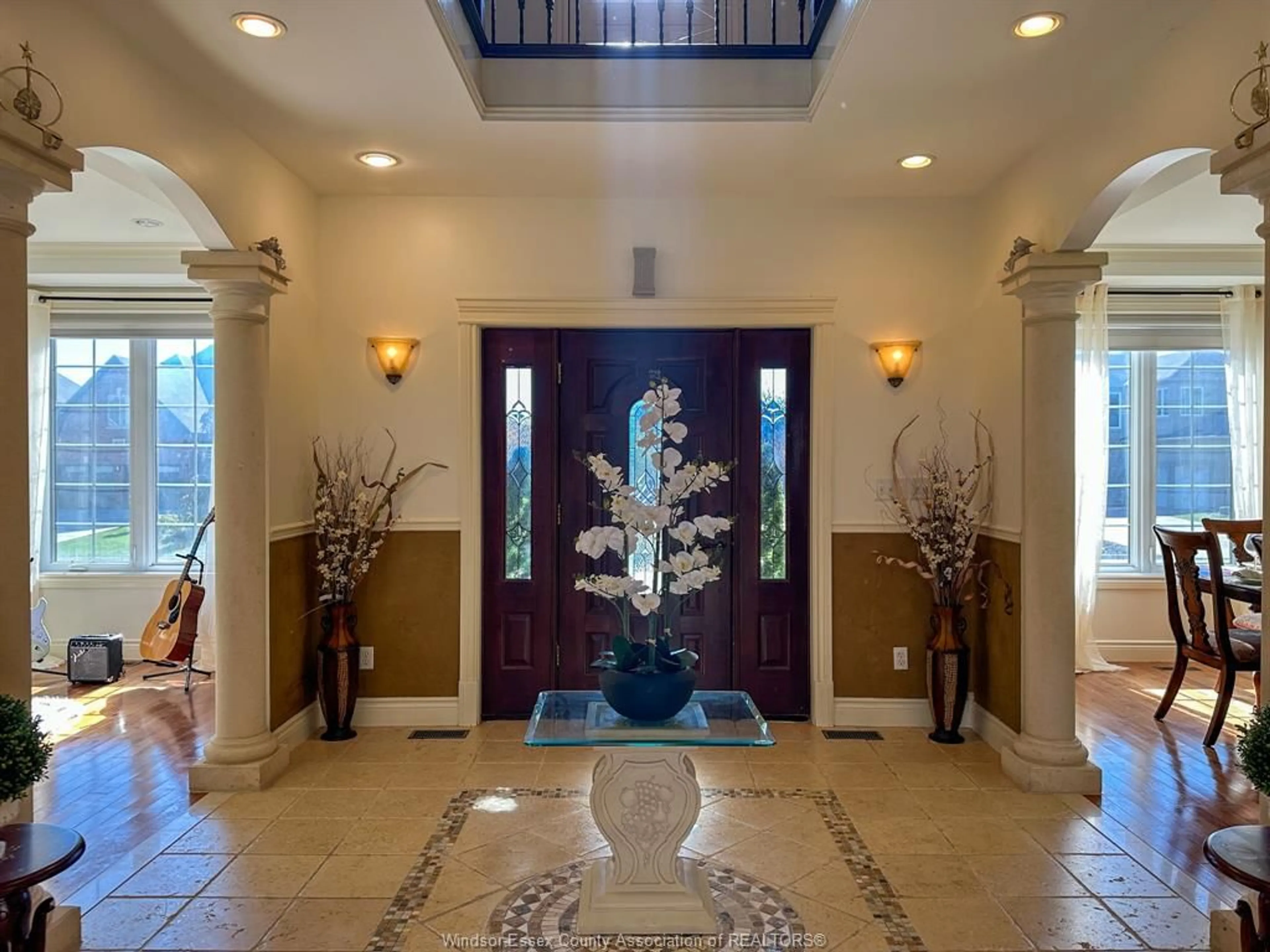 Indoor foyer for 1042 HUNTINGTON, Lakeshore Ontario N8L 0W2