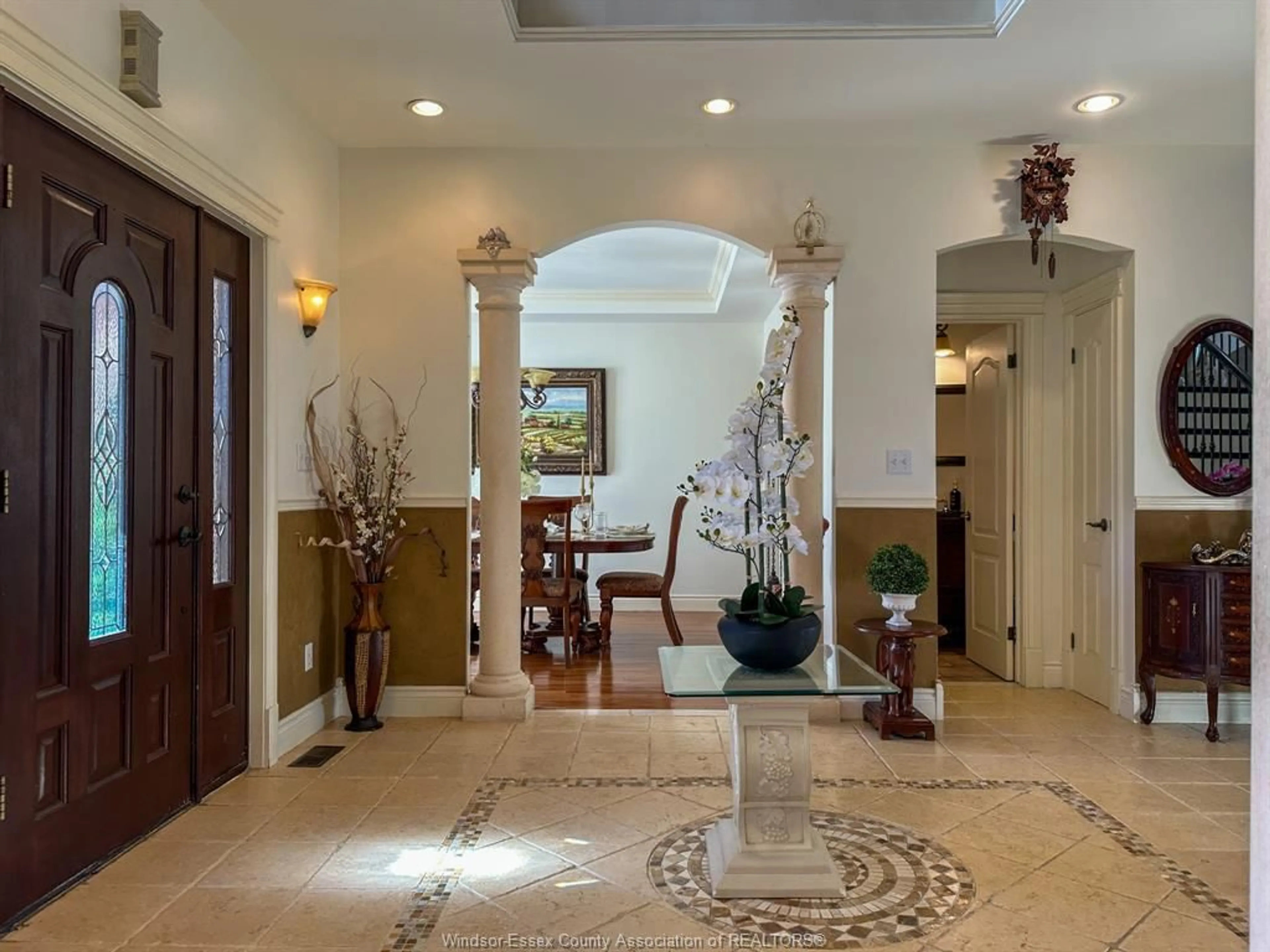 Indoor foyer for 1042 HUNTINGTON, Lakeshore Ontario N8L 0W2