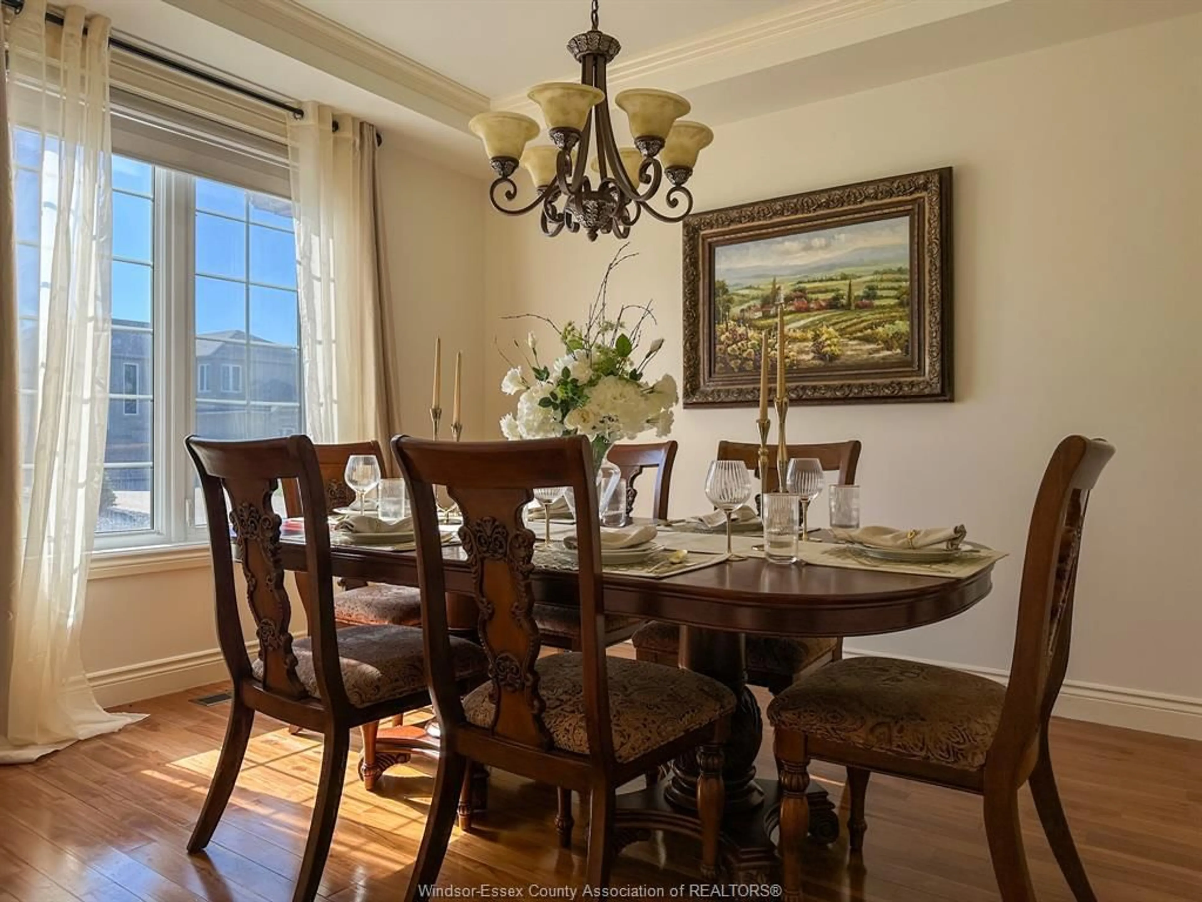 Dining room, wood/laminate floor for 1042 HUNTINGTON, Lakeshore Ontario N8L 0W2