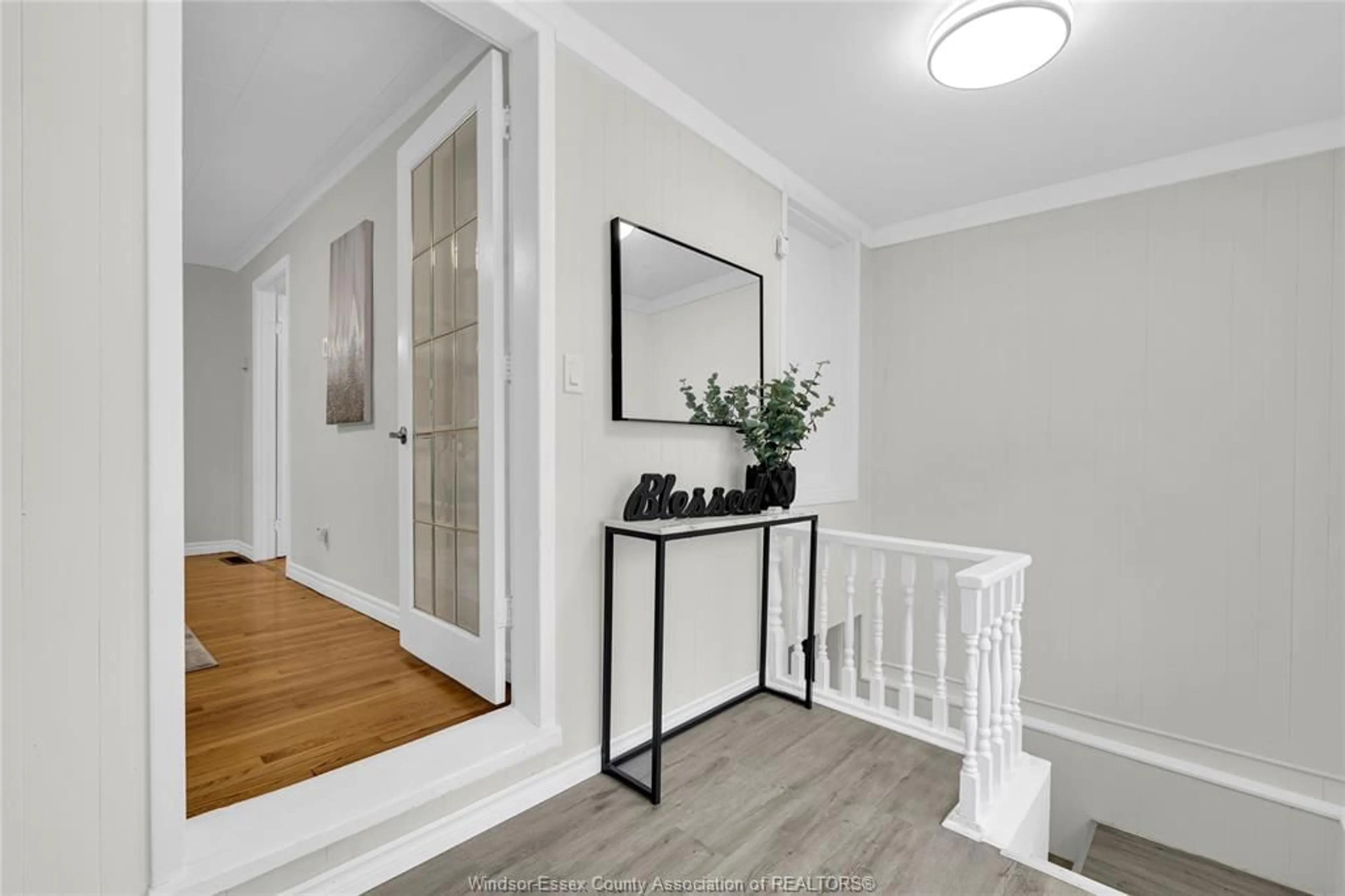 Indoor entryway for 1644 FORD Blvd, Windsor Ontario N8T 2E1