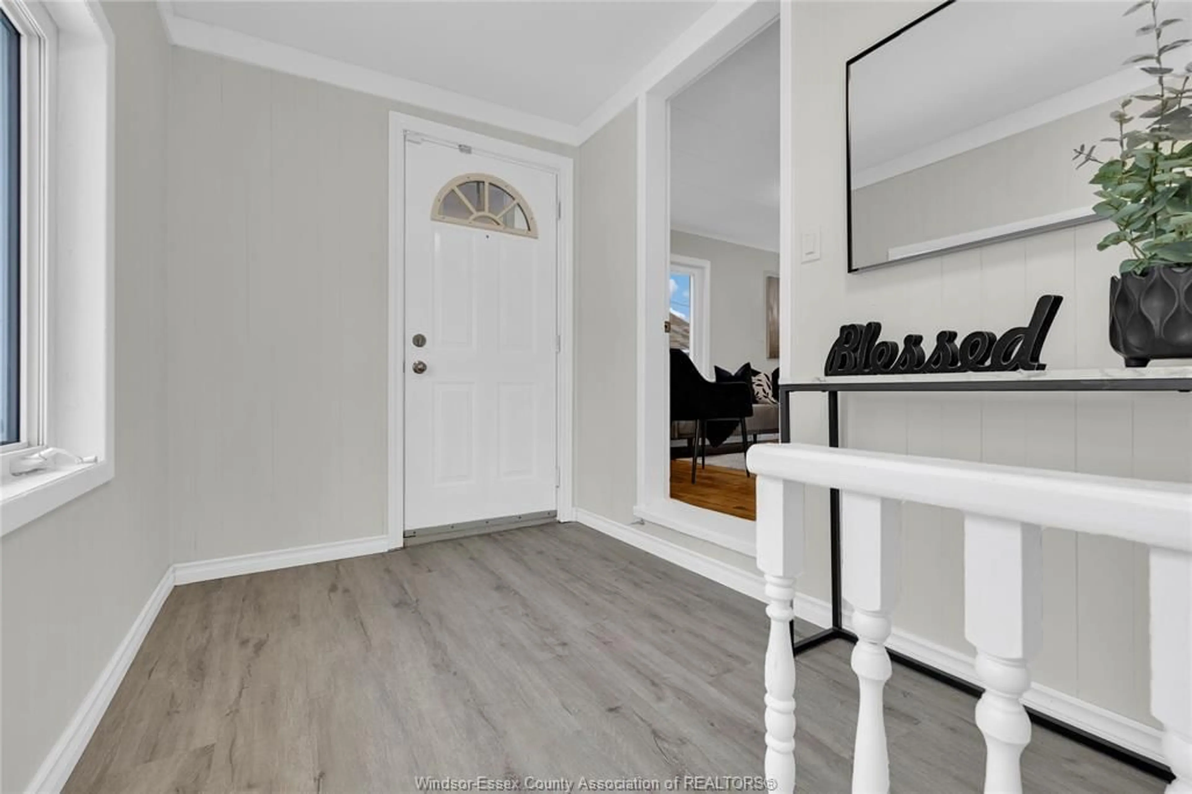 Indoor entryway for 1644 FORD Blvd, Windsor Ontario N8T 2E1