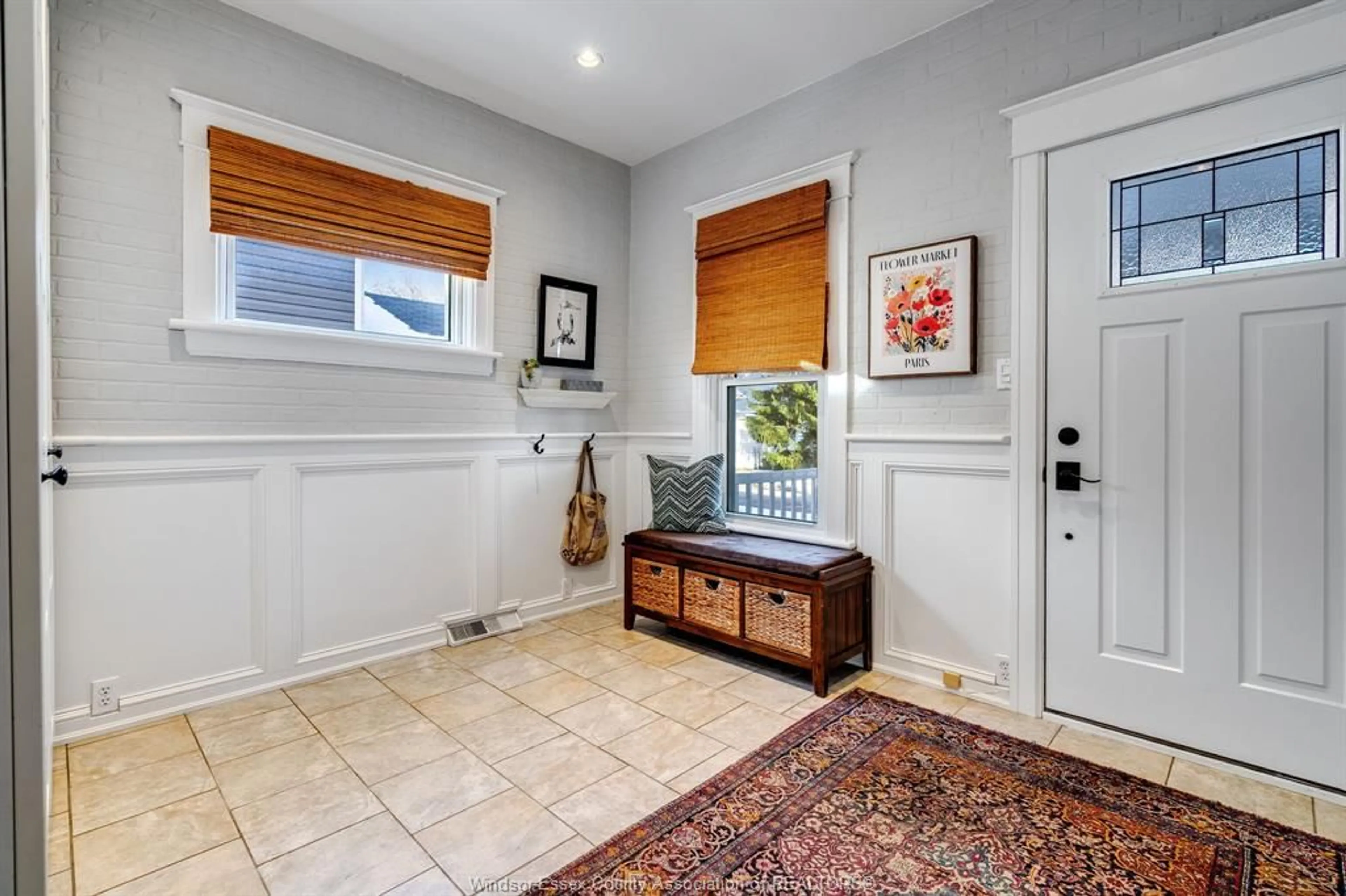 Indoor entryway for 41 Fox St, Leamington Ontario N8H 3J5