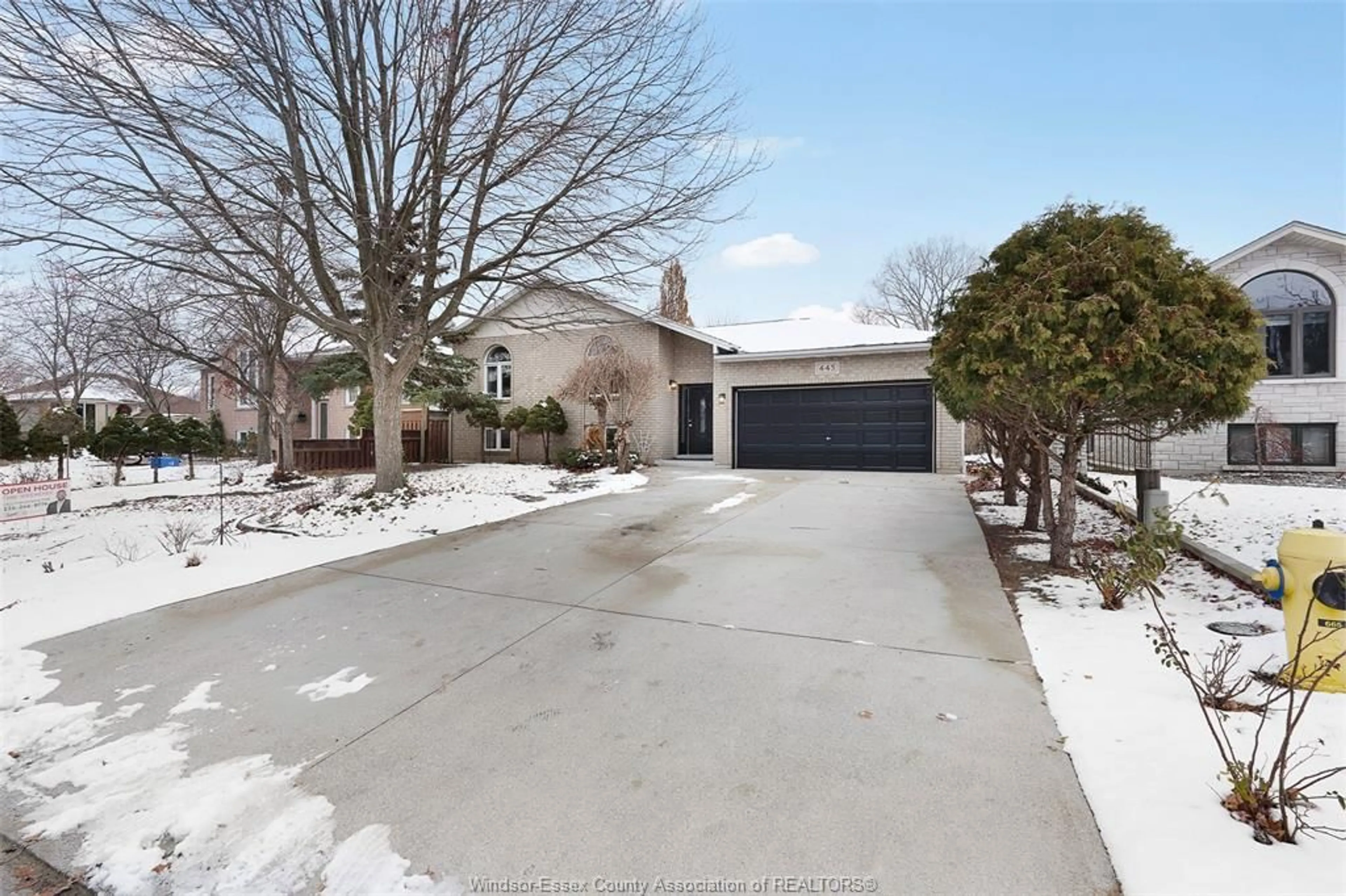 A pic from outside/outdoor area/front of a property/back of a property/a pic from drone, street for 445 Olcott Ave, LaSalle Ontario N9J 3L1