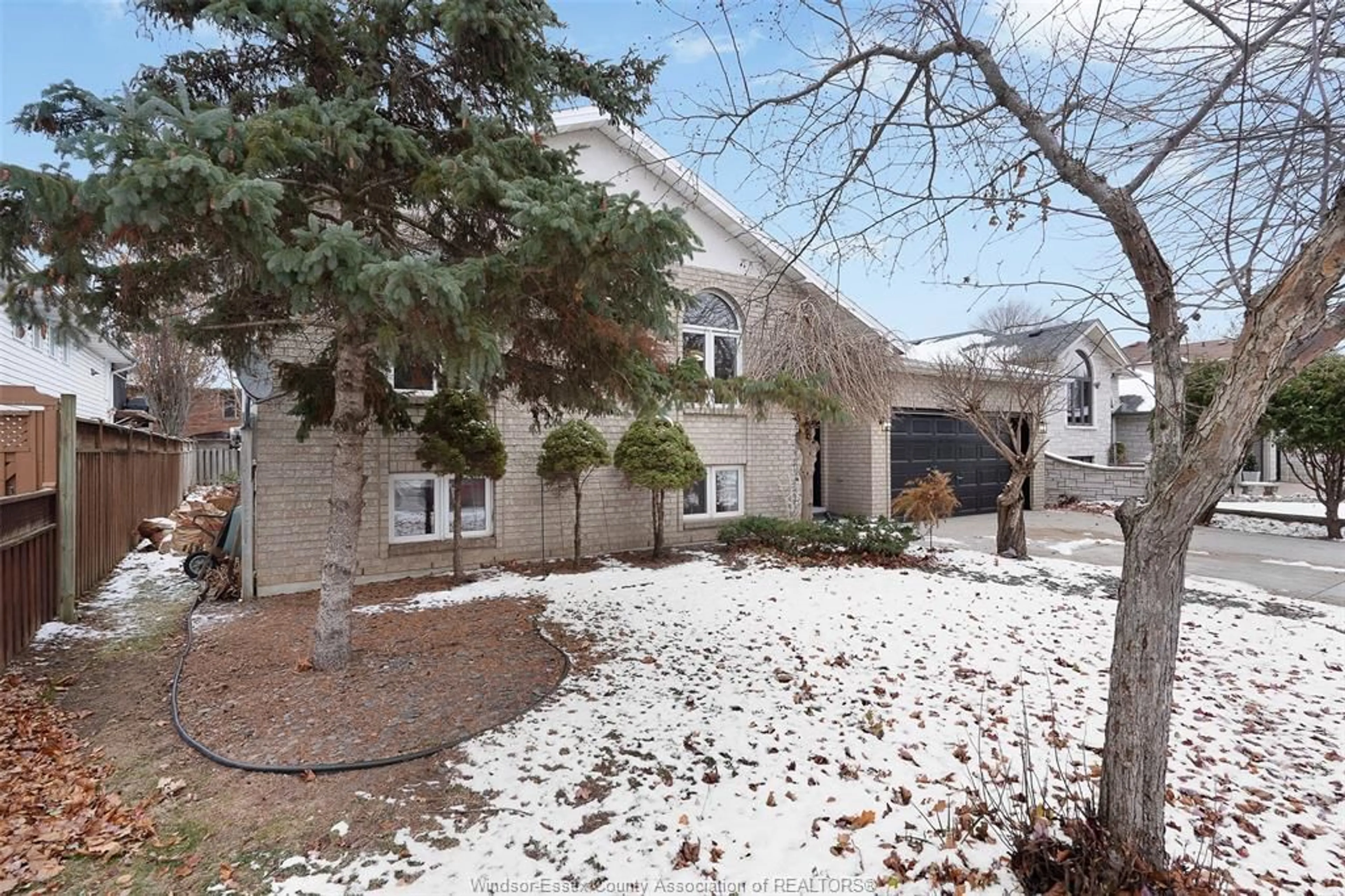 Unknown for 445 Olcott Ave, LaSalle Ontario N9J 3L1