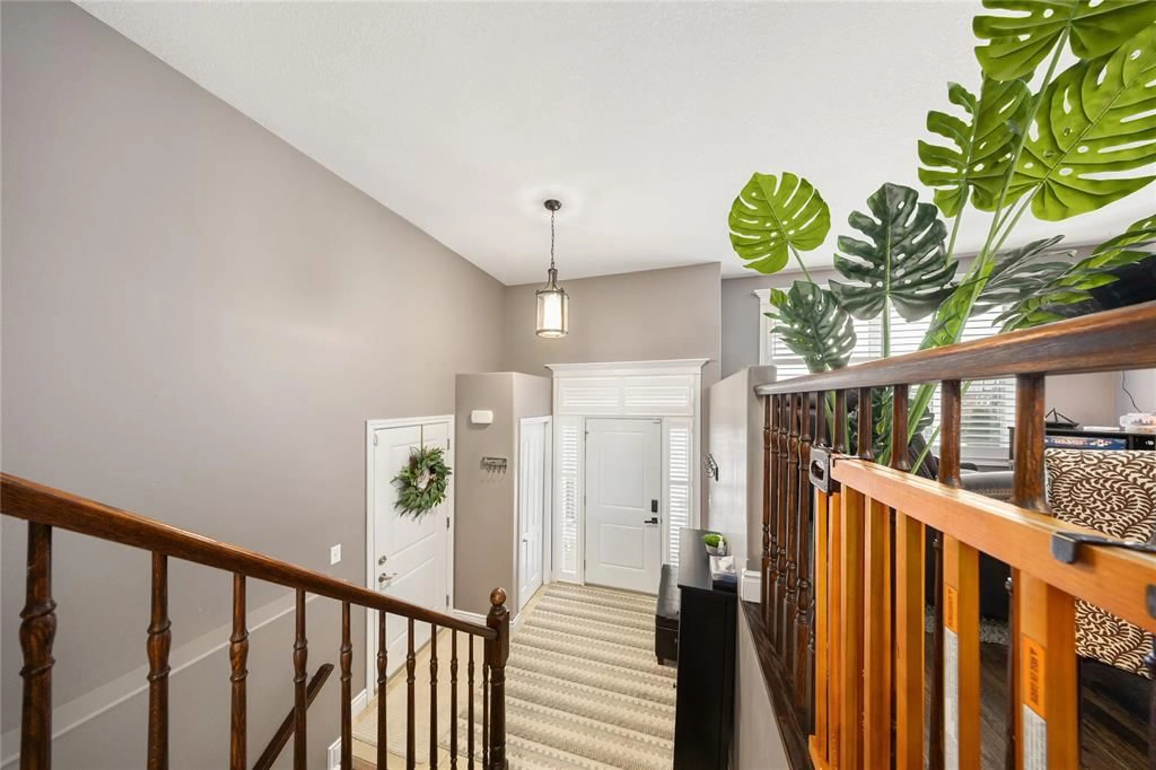 Indoor entryway for 4015 ROSEMOUNT Dr, Petrolia Ontario N0N 1R0