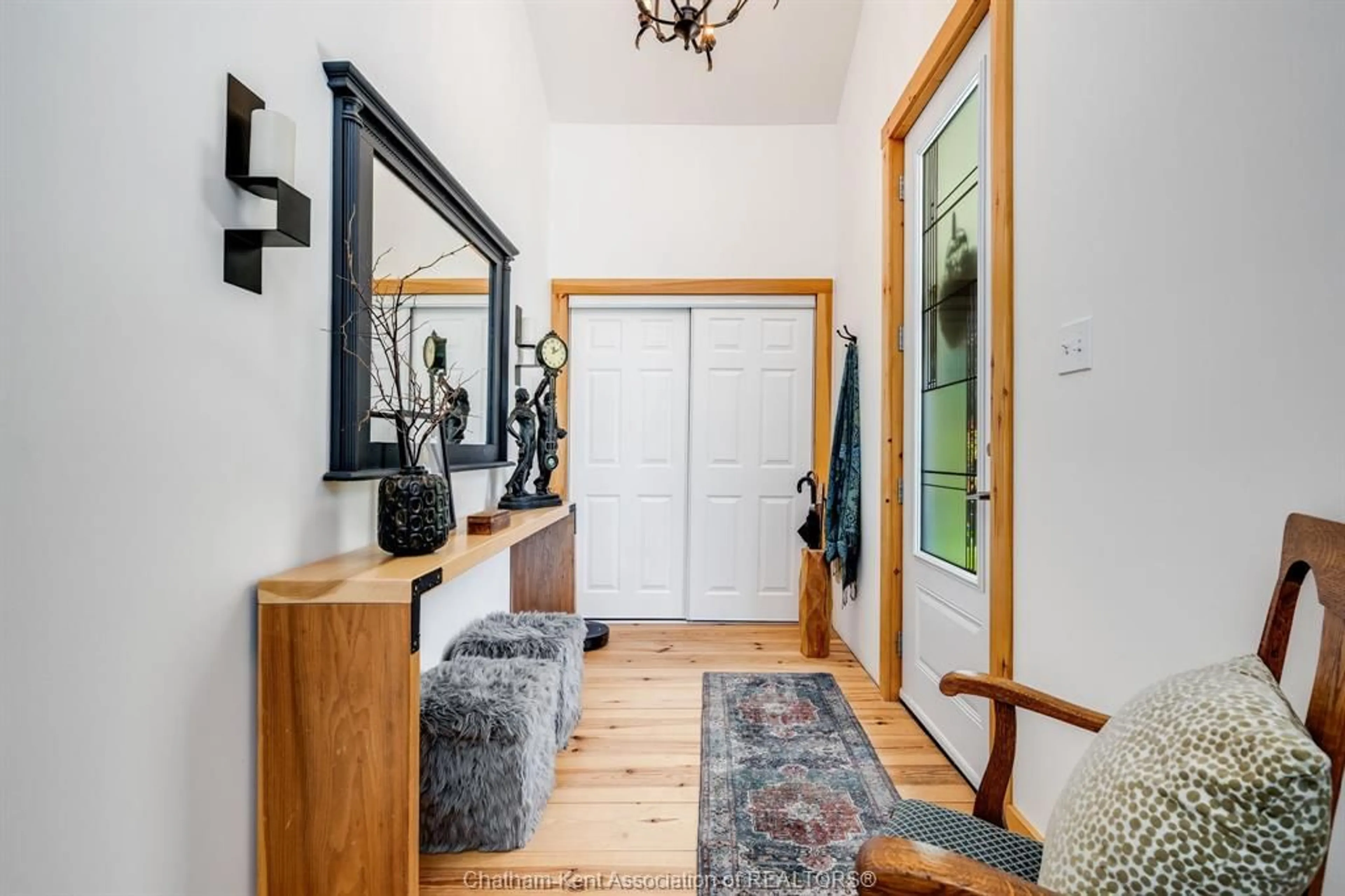 Indoor entryway for 11 Victoria St, Shrewsbury Ontario N0P 1A0