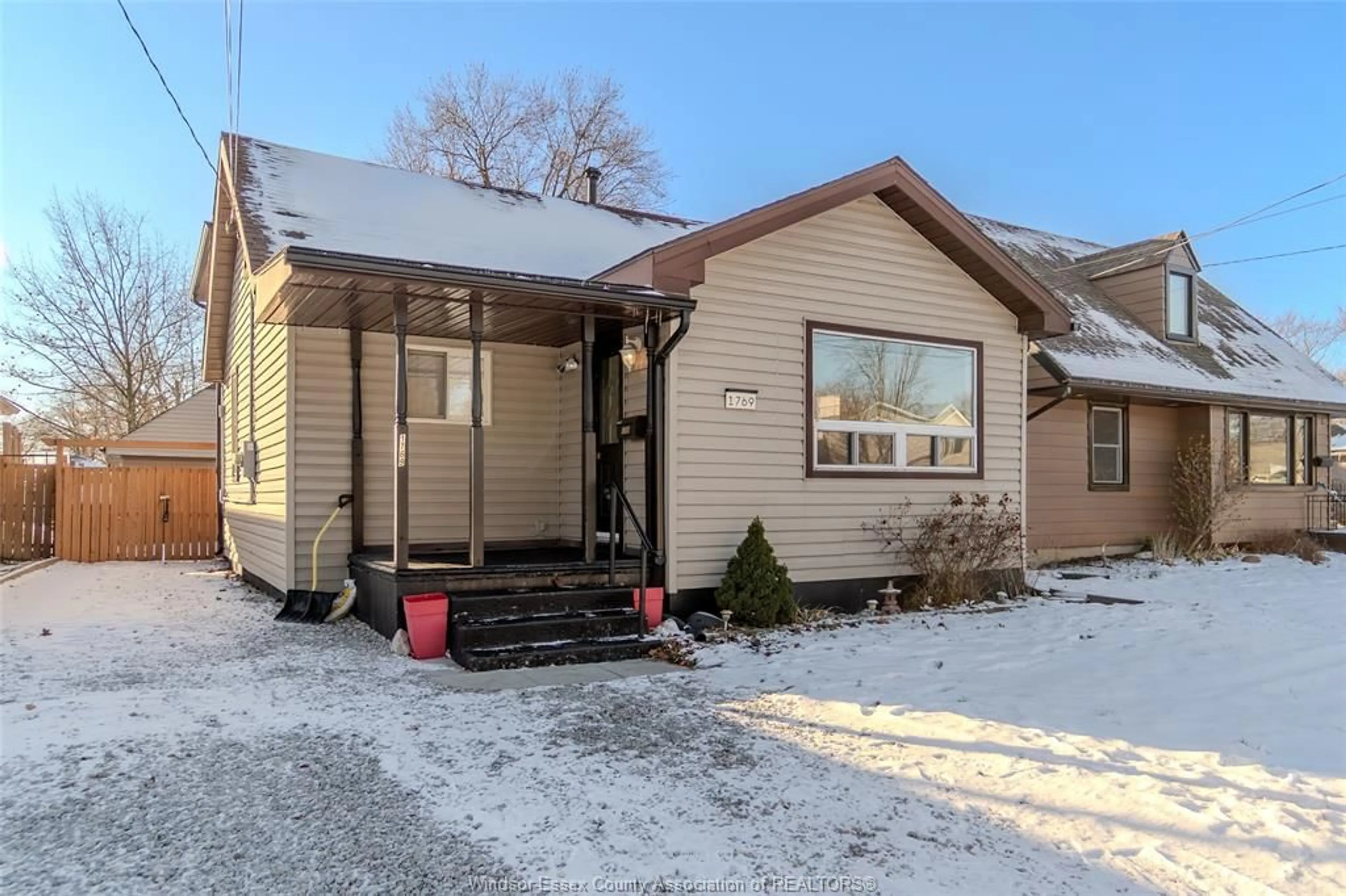 Home with vinyl exterior material, street for 1769 BALFOUR Blvd, Windsor Ontario N8T 2S2