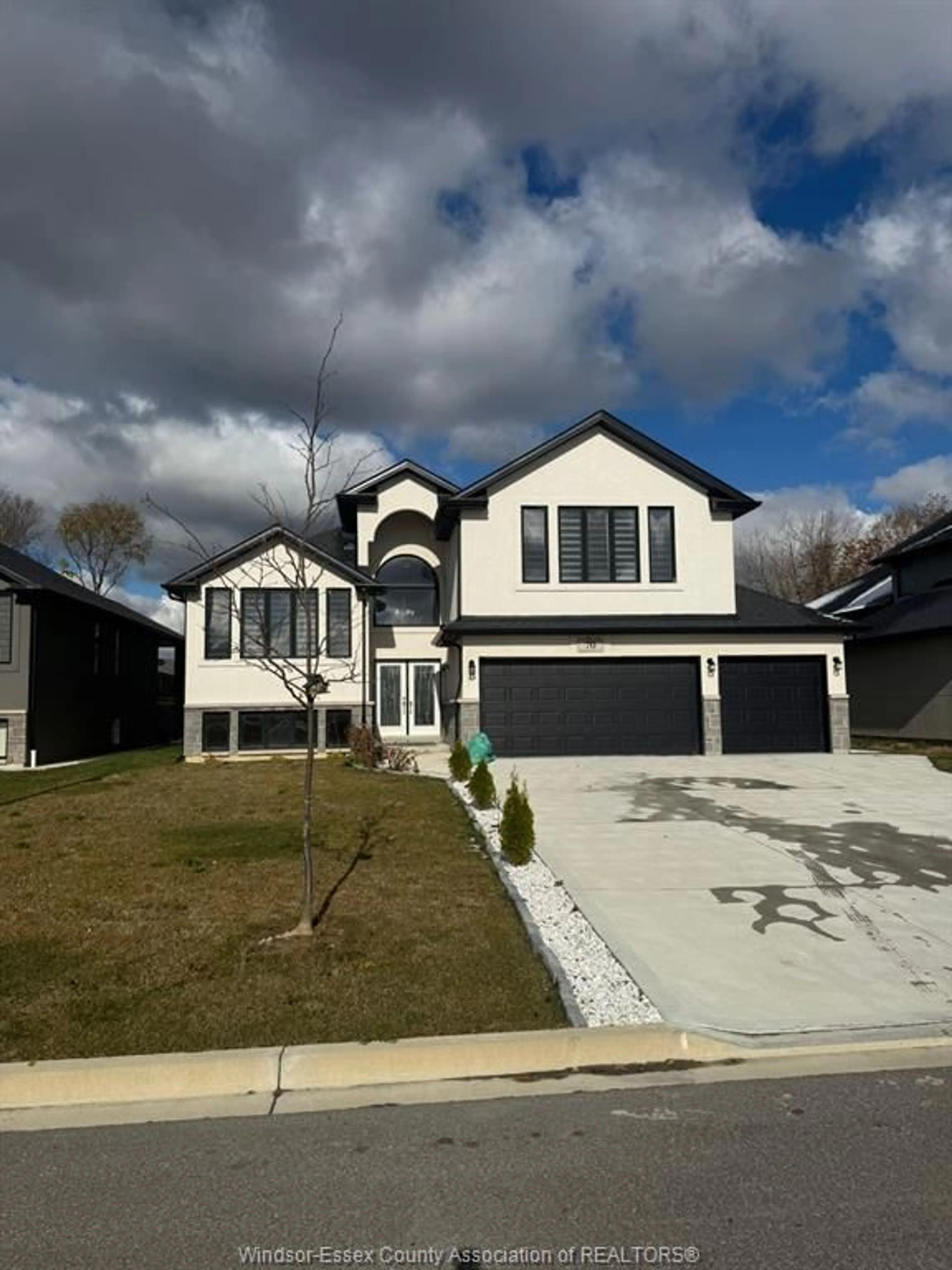 Home with vinyl exterior material, street for 70 NOBLE, Amherstburg Ontario N9V 3T4