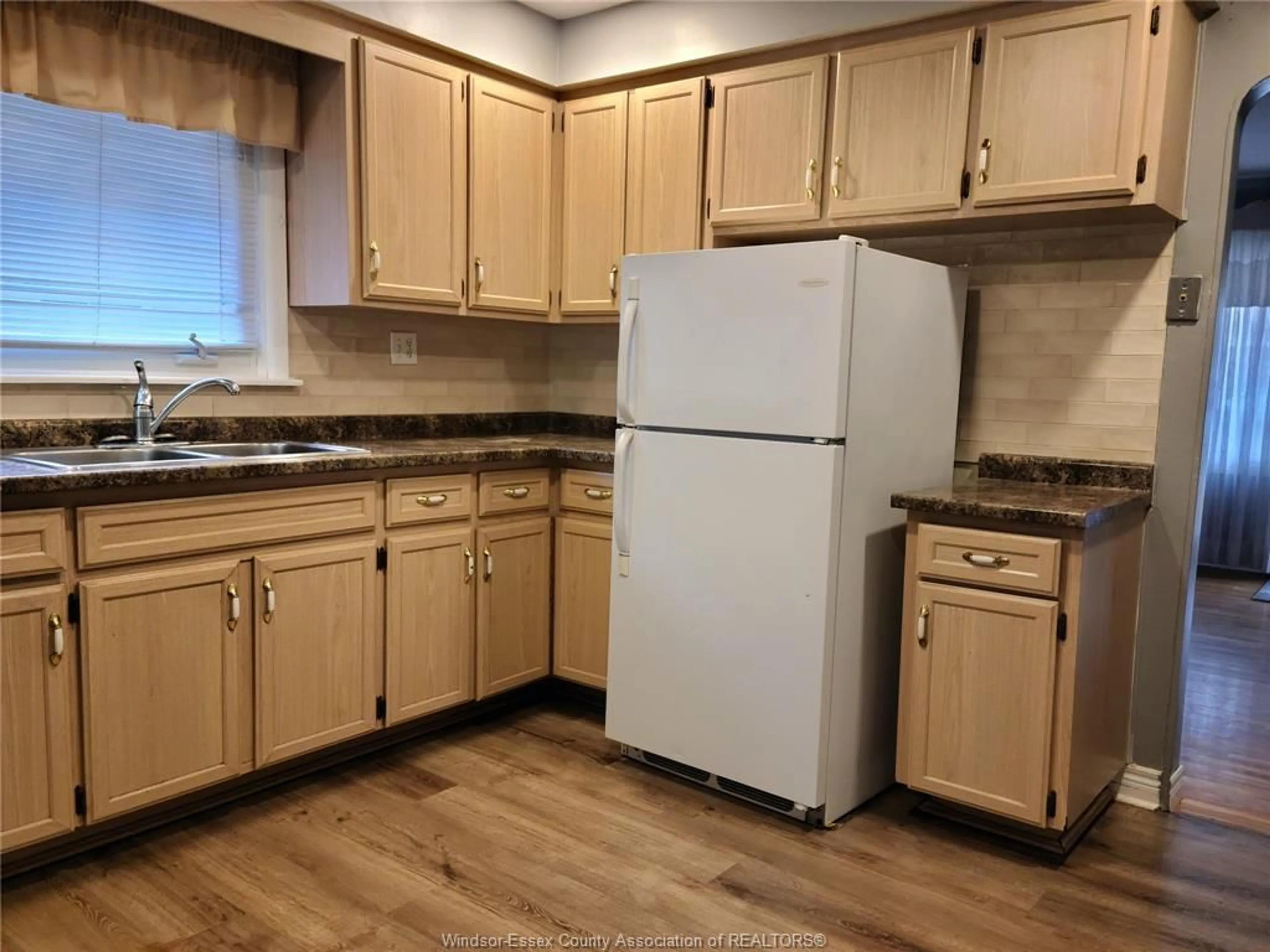 Standard kitchen, wood/laminate floor for 2442 ARTHUR RD., Windsor Ontario N8W 4V7
