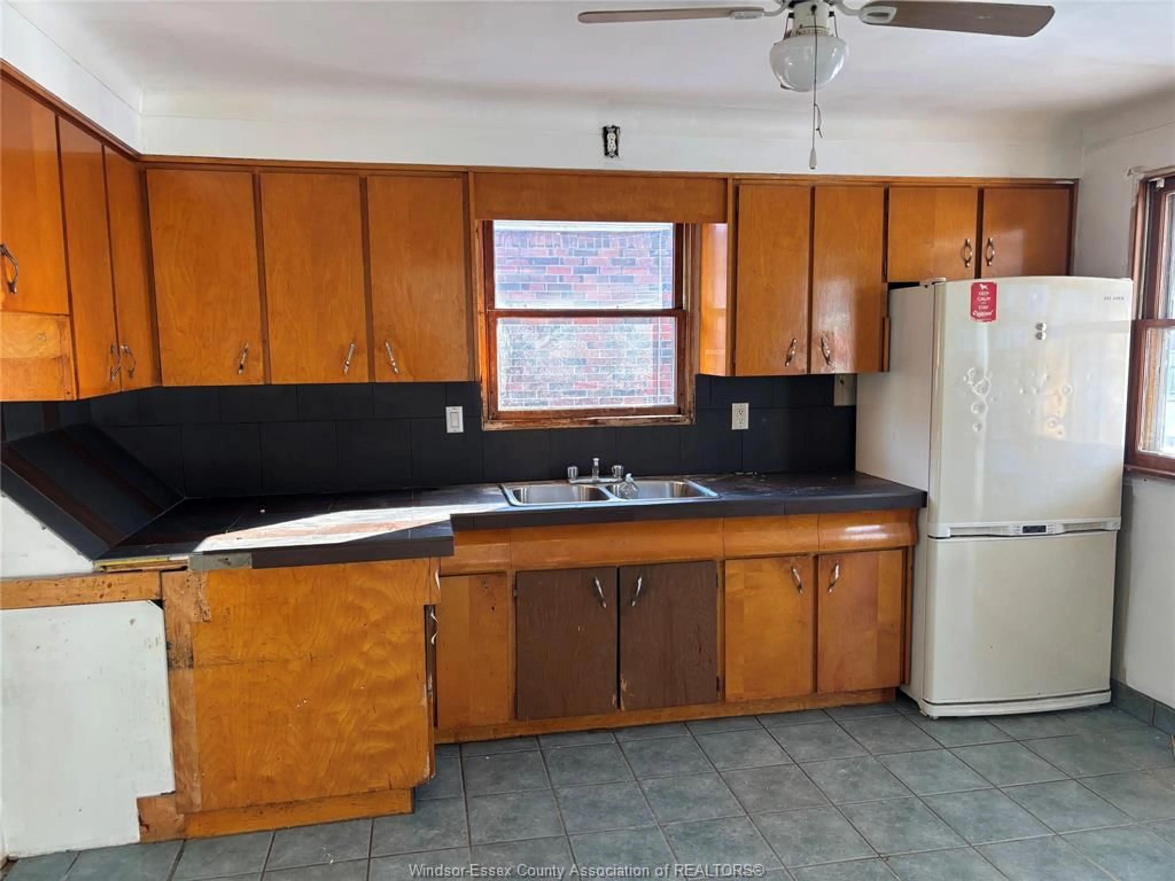 Standard kitchen, unknown for 1708 ST. LUKE, Windsor Ontario N8Y 3N6