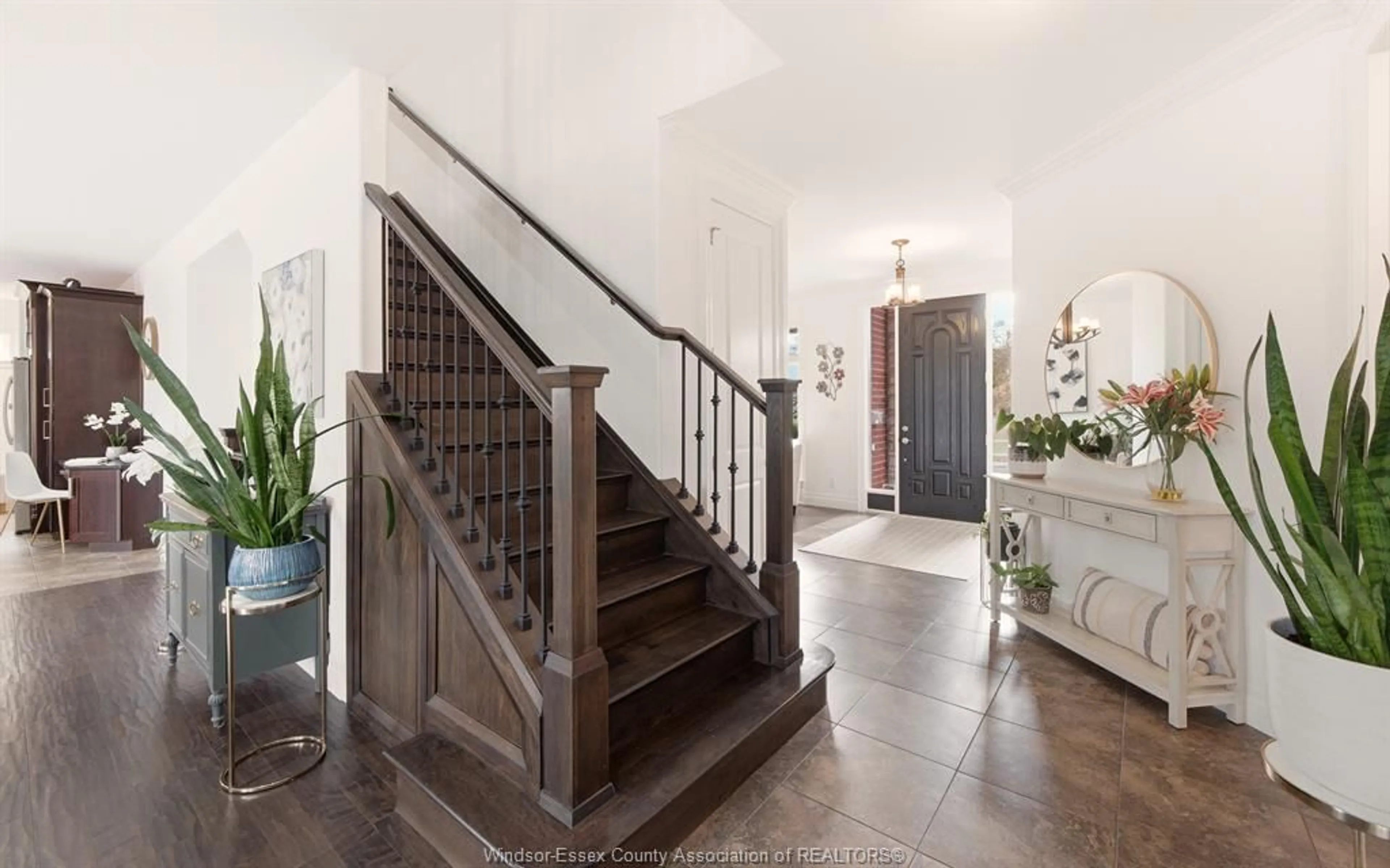 Indoor foyer for 425 Superior, LaSalle Ontario N9J 3Z5