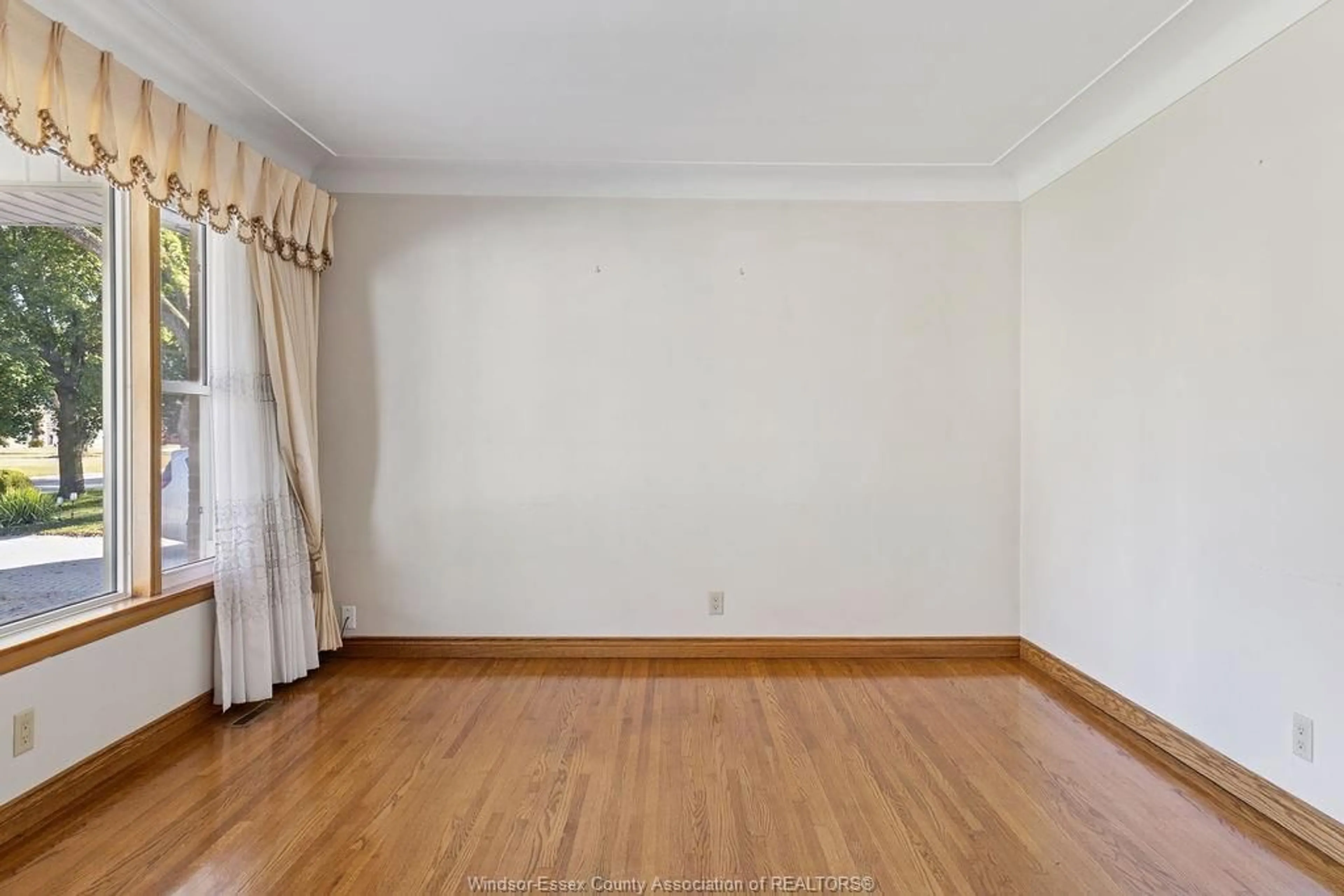 A pic of a room for 651 MORAND St, Windsor Ontario N9G 1J1