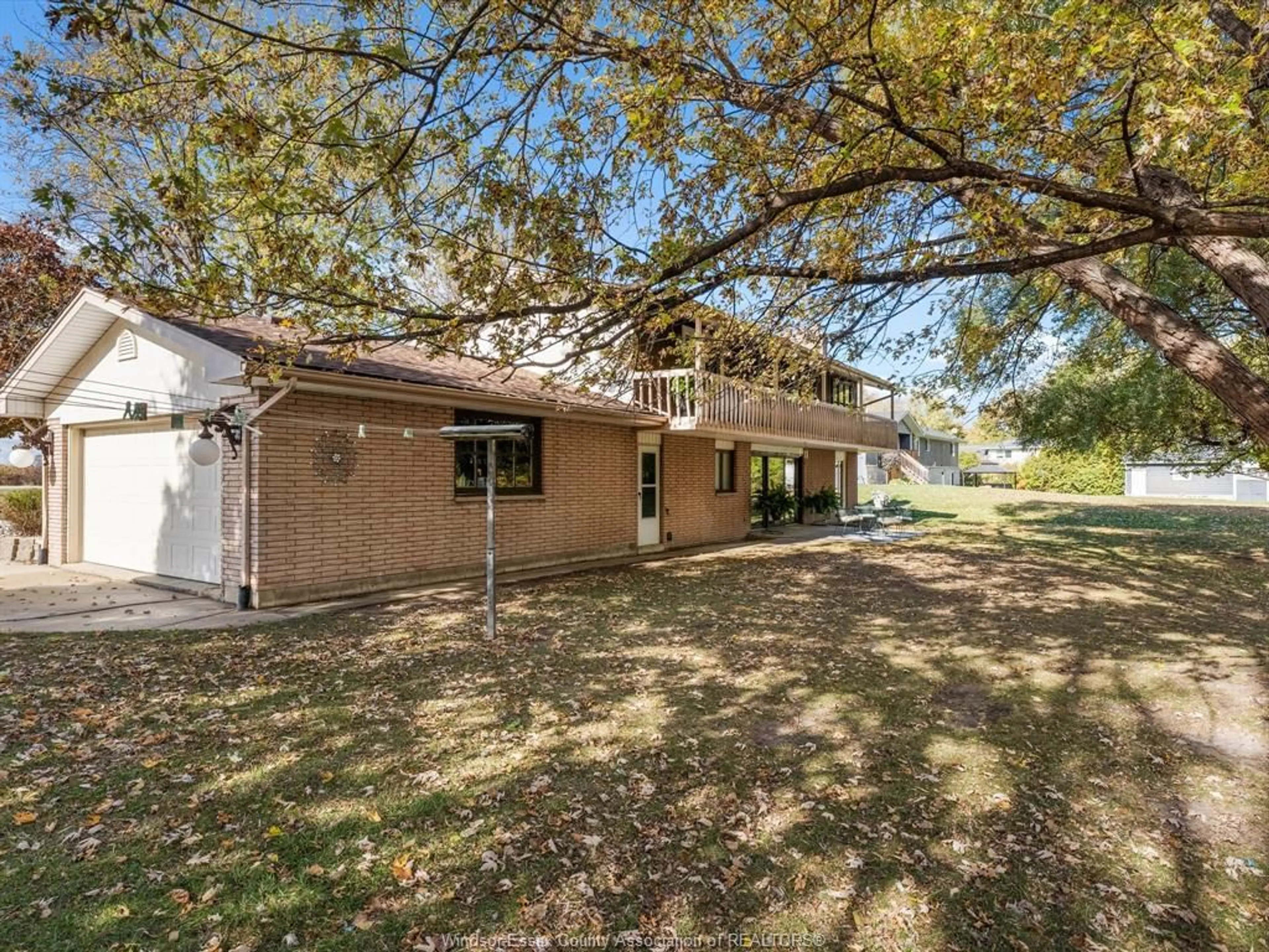 A pic from outside/outdoor area/front of a property/back of a property/a pic from drone, water/lake/river/ocean view for 224 WEST PIKE CREEK, Lakeshore Ontario N8N 2L9