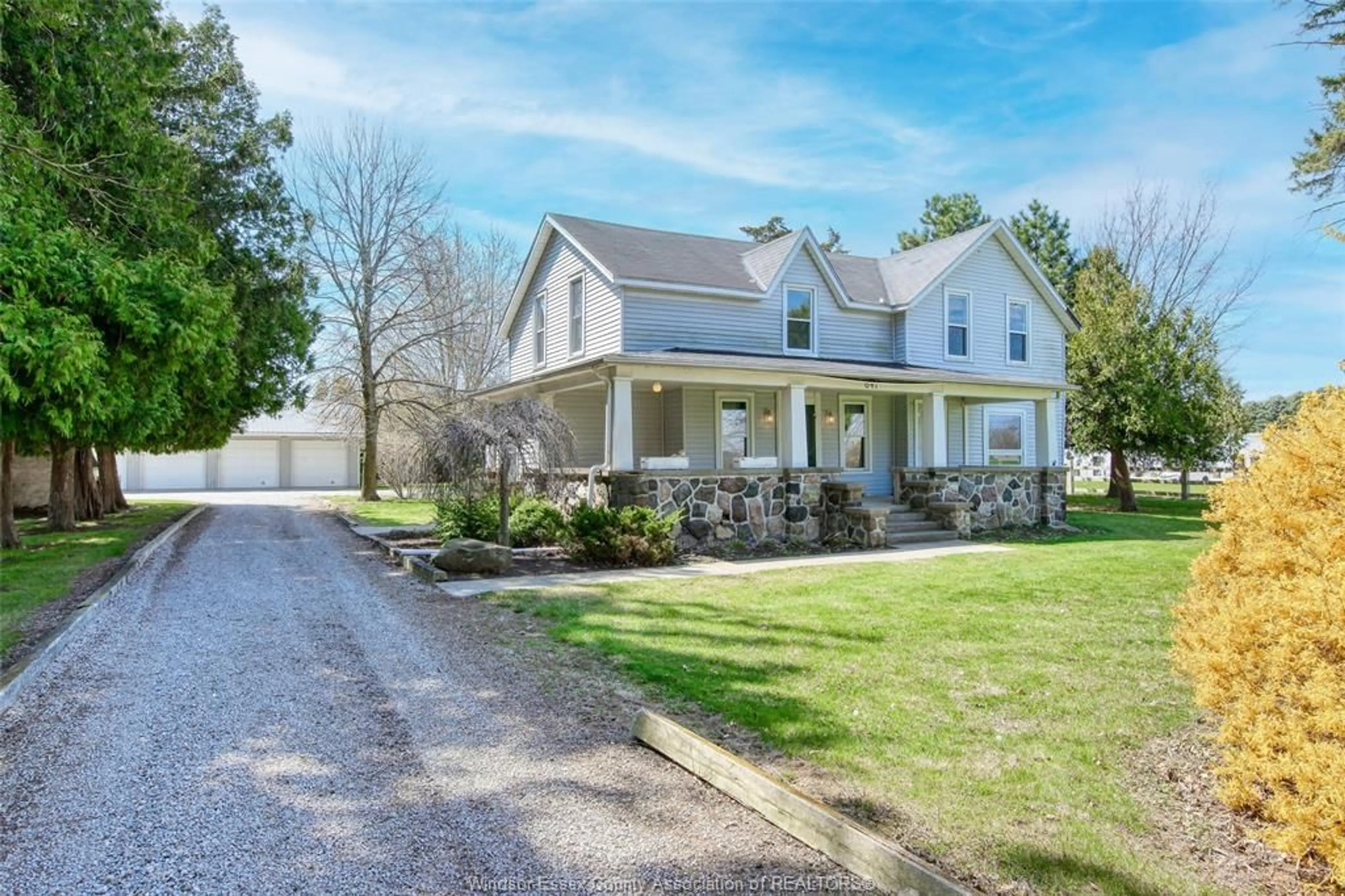 A pic from outside/outdoor area/front of a property/back of a property/a pic from drone, street for 641 ROAD 3, Kingsville Ontario N9Y 2E5